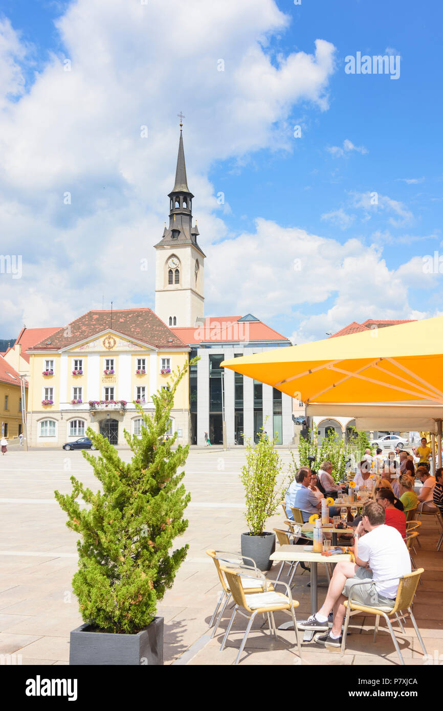 Bruck an der Mur: Hauptplatz (piazza principale) Koloman Wallisch Platz, Rathaus (Municipio), la Chiesa in Austria, Steiermark, Stiria Murtal Foto Stock