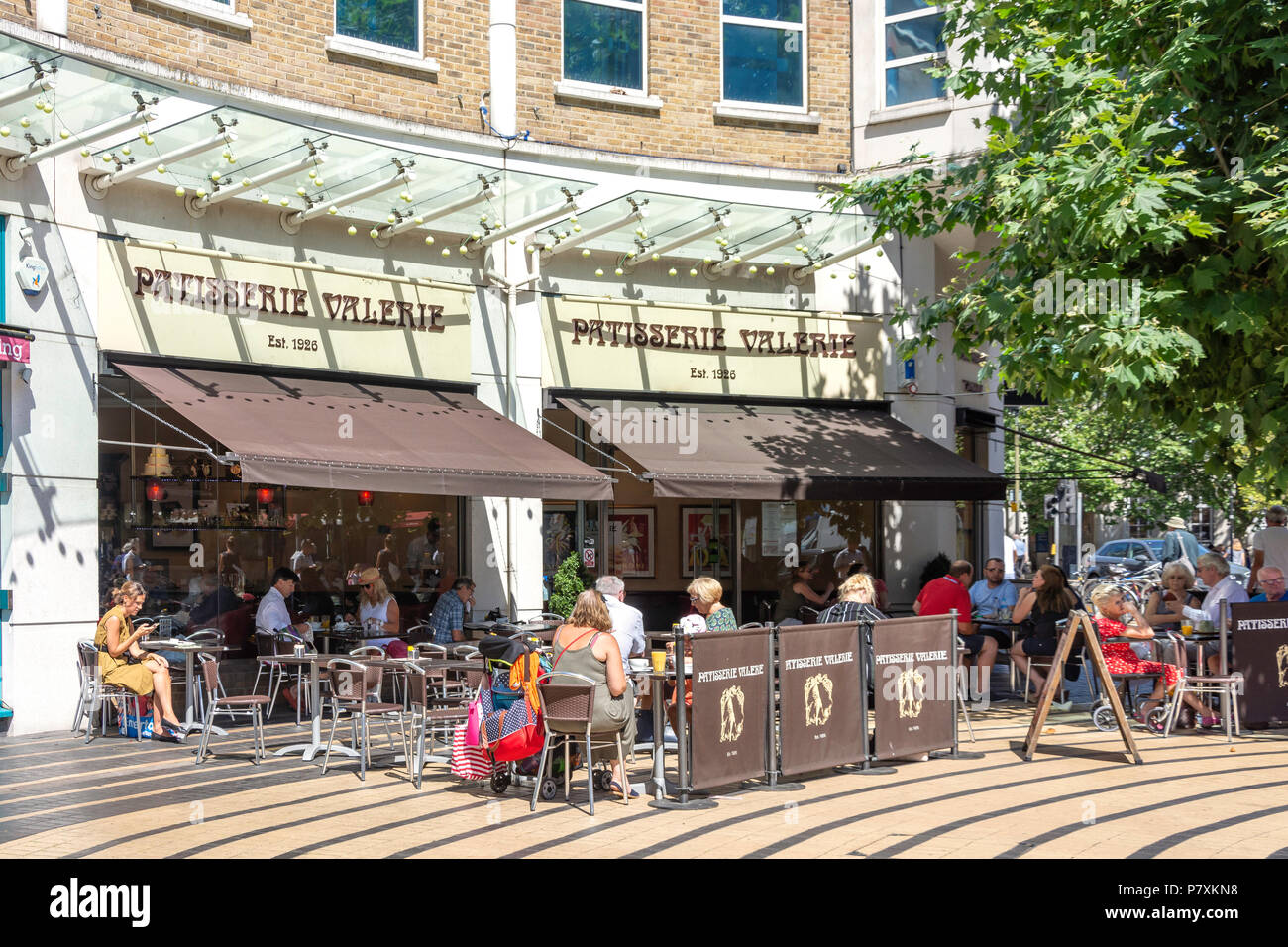 Patisserie Valerie, la Piazza, Wimbledon, London Borough of Merton, Greater London, England, Regno Unito Foto Stock