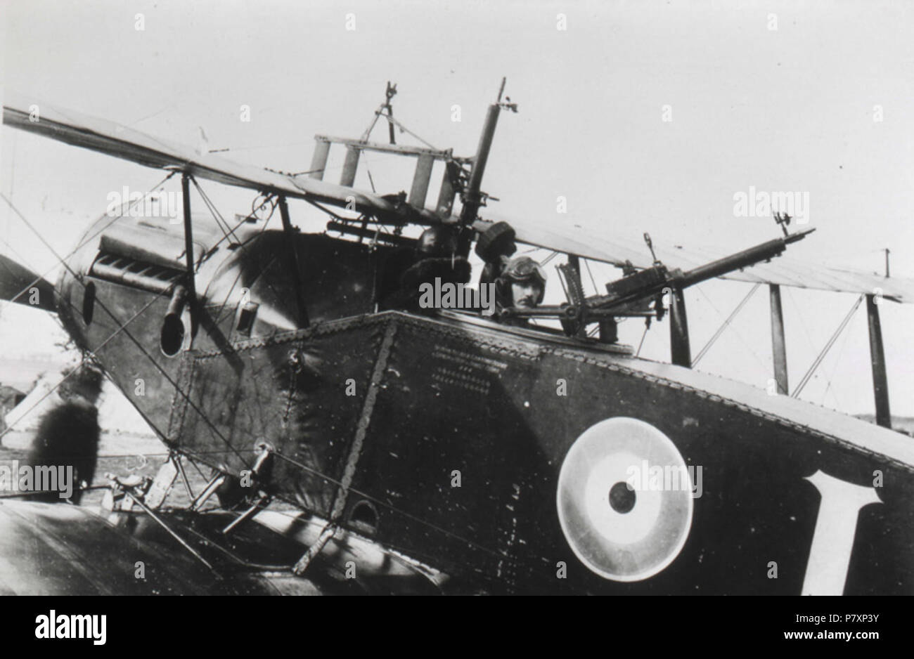 Inglese: Vista della pistola 4 Bristol fighter di 22 sq. sul campo di Agincourt Luglio 1918 con il pilota e il tiratore. Monmouth Museo numero di identità: M1996 . Luglio 1918 55 Bristol Fighter sul campo di Agincourt Foto Stock