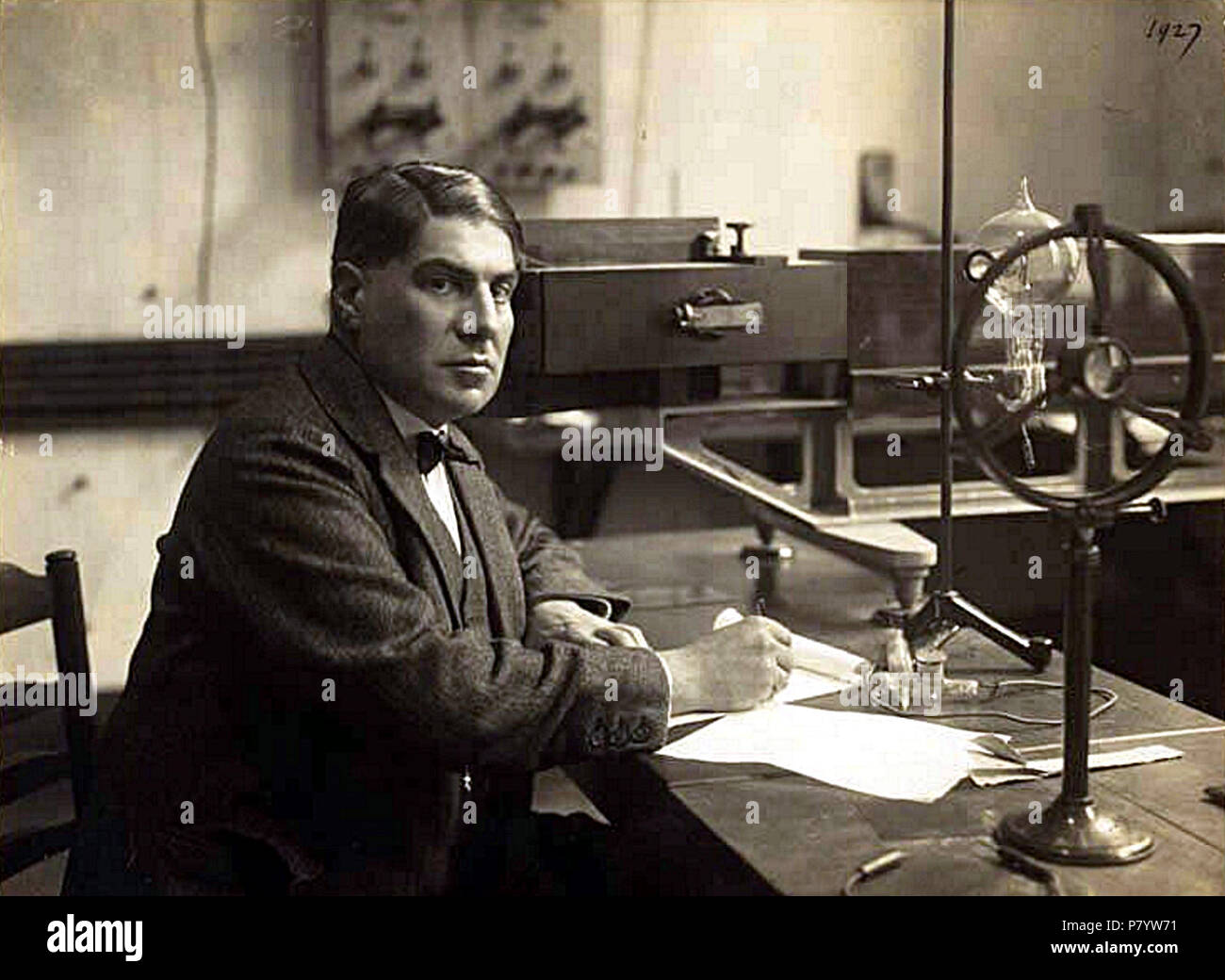 Inglese: fotografia di Leonard Ornstein Samuele, professore all Università di Utrecht . 1927 (angolo superiore destro) 243 LeonardOrnstein1927 Foto Stock