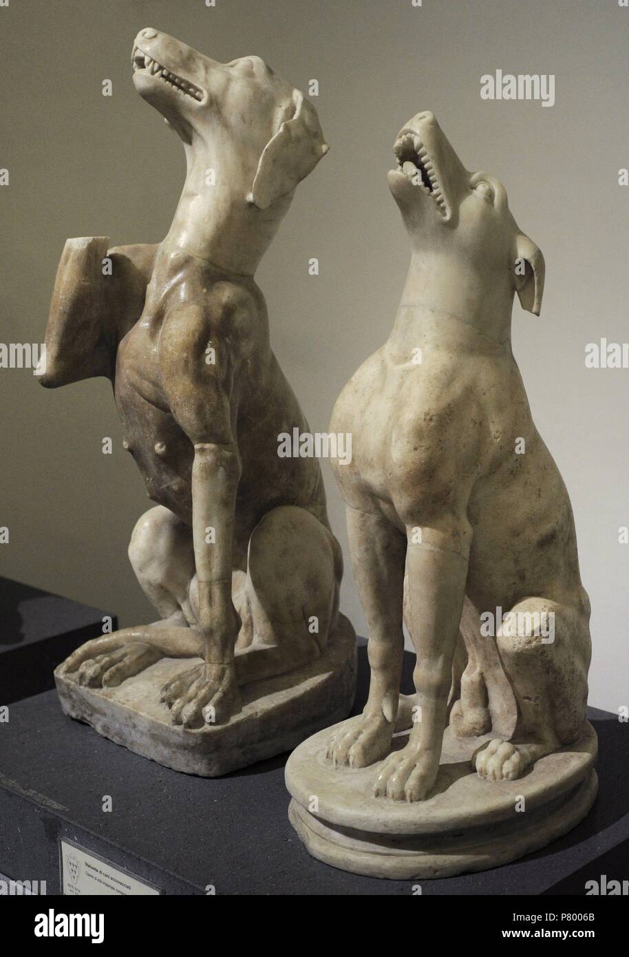 Arte romana. Statue. Cani accovacciato. Romano di età imperiale. Museo Archeologico Nazionale di Napoli. L'Italia. Foto Stock