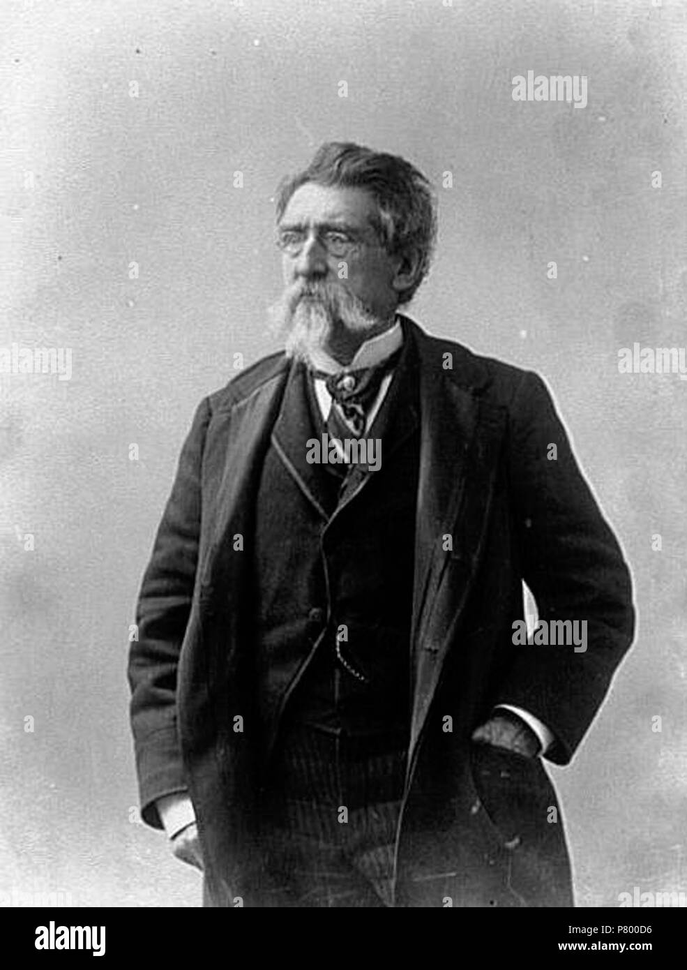 Inglese: [Fotografo Mathew B. Brady, tre quarti di lunghezza verticale, rivolto verso la parte anteriore]. Creato/pubblicato [1889] NOTE Fotografia eventualmente da Levin C. maneggevole, d. 1932. Riferimento: American Memory edition timeline. No. 1112 soggetti Brady, Mathew B.,--1823 (ca.)-1896. Stati Uniti -- Storia--guerra civile, 1861-1865 Portrait fotografie. Stampe fotografiche. Terreno 1 stampa fotografica. Numero di chiamate voce nel file BIOG - Brady, Mathew riproduzione numero LC-BH827-2102 DLC (b&w vetro neg.) repository Biblioteca del Congresso di stampe e fotografie Division Washington, D.C. 20540 USA ID digitale (intermediario rol Foto Stock