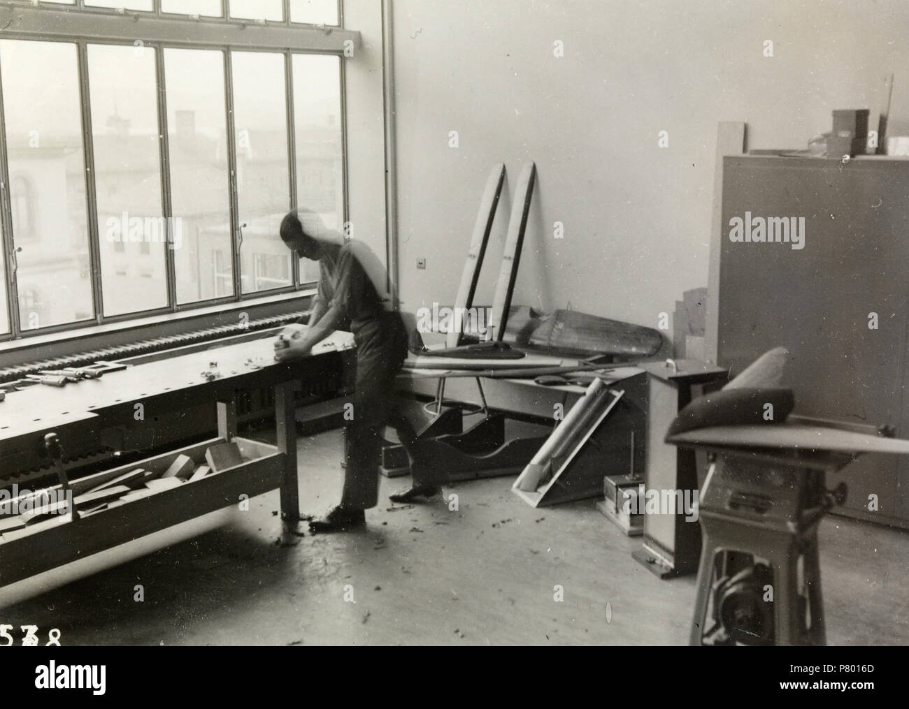 152 ETH-BIB-Zurigo, ETH Zürich, Maschinenlaboratorium (ML), l'Institut für Aerodynamik, Schreinerwerkstatt-Ans 06436-08 Foto Stock