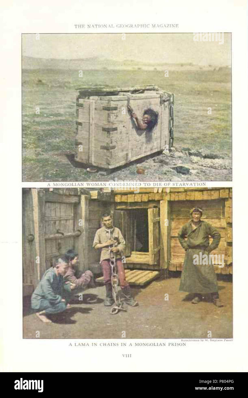 Inglese: una donna mongola condannato a morire di fame. Una lama in catene in una prigione mongola. c. Luglio 1913 276 donna mongola condannati a morire di fame Foto Stock