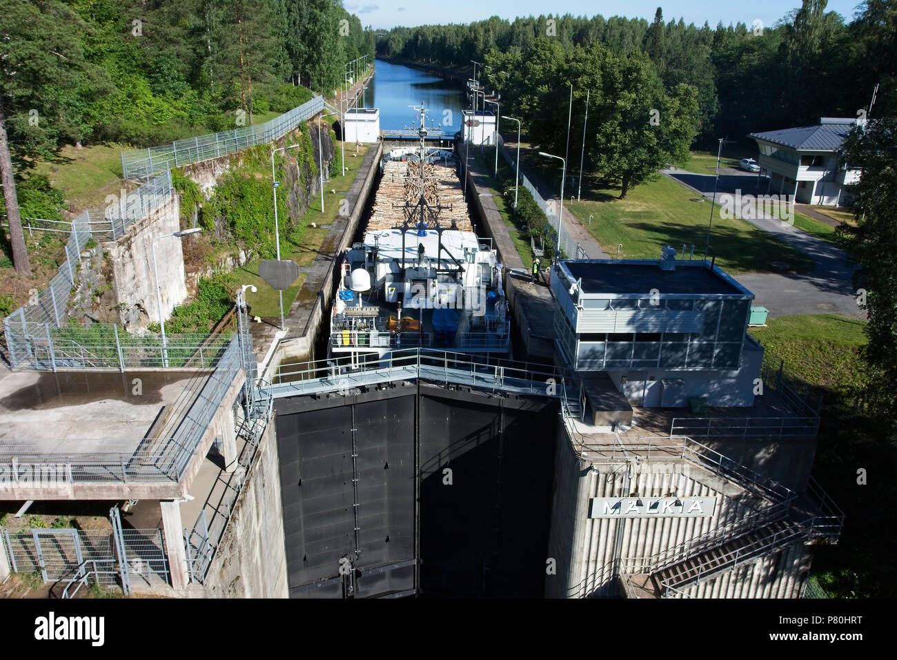 Nave da carico Elise Mälkiä a bloccare in Saimaa canal, Lappeenranta FINLANDIA Foto Stock