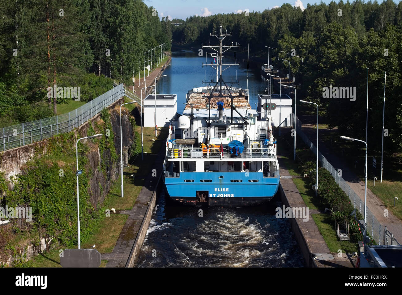 Nave da carico Elise Mälkiä a bloccare in Saimaa canal, Lappeenranta FINLANDIA Foto Stock