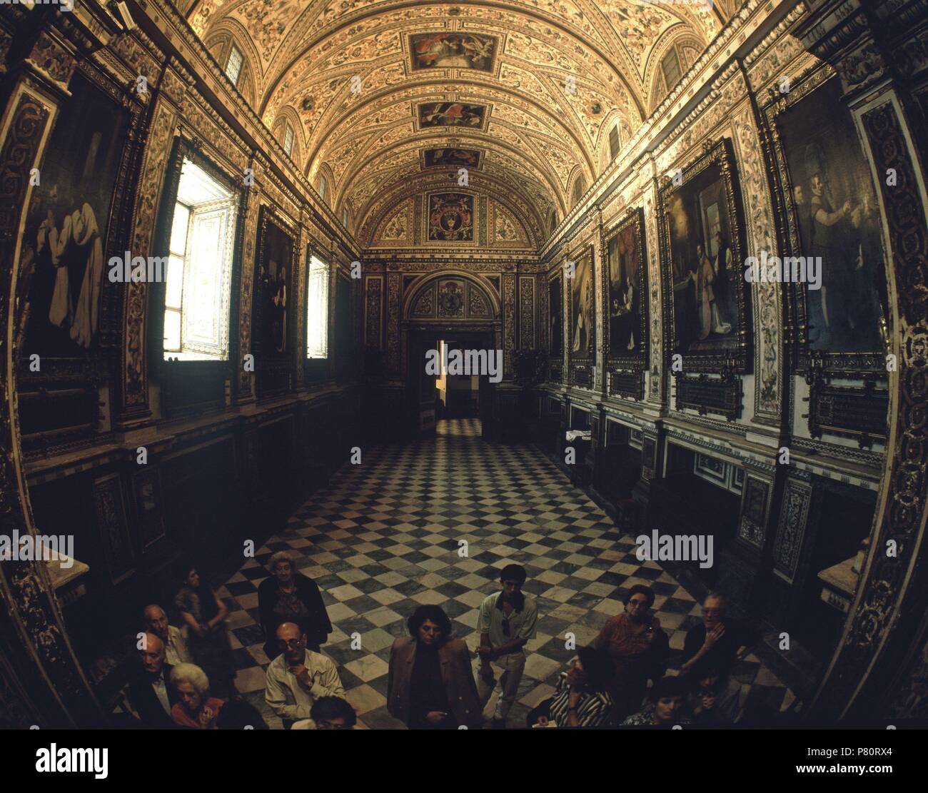 SACRISTIA-VISTA DE OJO DE PEZ-S XVII-ARQUITECTURA BARROCA-DECORACION POR MANUEL RUIZ Y F JUAN DE LA. Autore: ALVAREZ VILLAR. Posizione: MONASTERIO-interno, Guadalupe, Spagna. Foto Stock