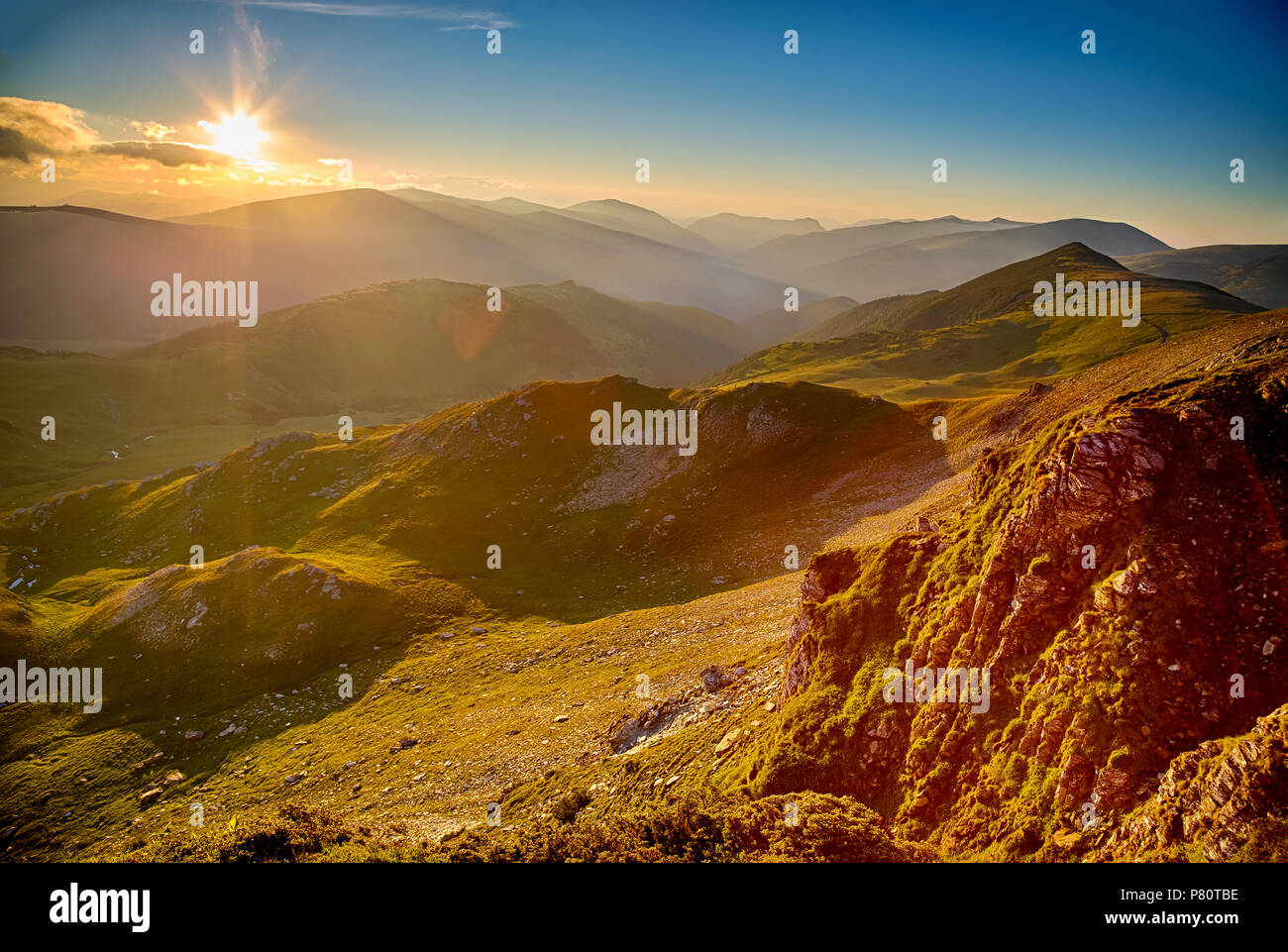 Estate sunrise in Parang montagne, Romania Foto Stock
