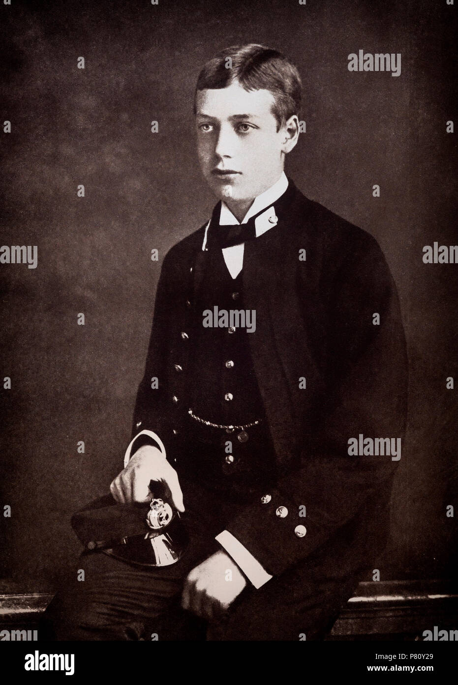 Ritratto di Prince George come Naval Cadet sulla Britannia, sul quale egli divenne un guardiamarina nel 1880. In seguito divenne George V, re del Regno Unito e i domini britannici, e l'imperatore di India, dal 6 maggio 1910 fino alla sua morte nel 1936. Foto Stock