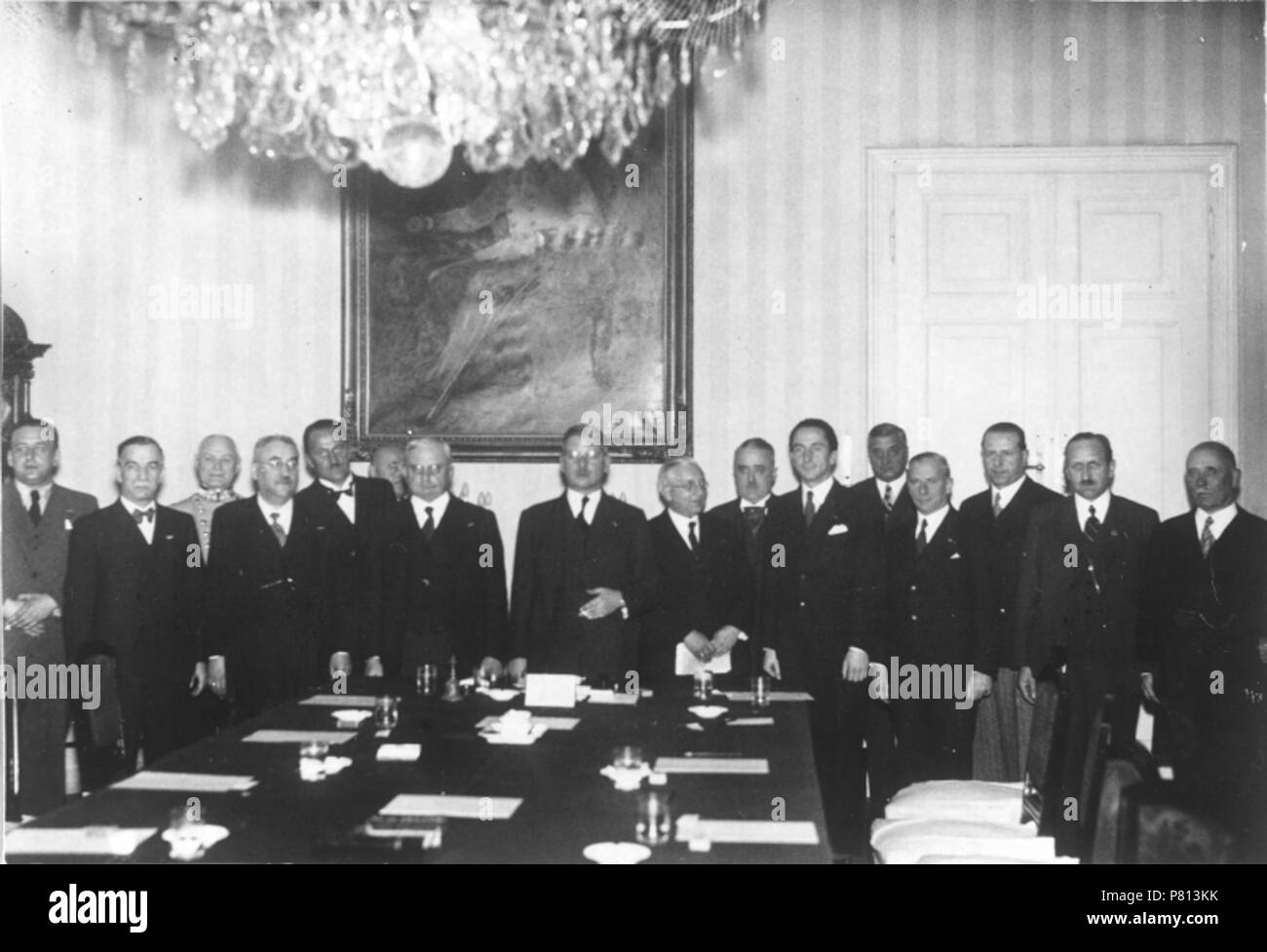 Deutsch: Schuschnigg Im Kreise der Mitglieder sciabiche 3. Kabinetts . Novembre 1936 343 SchuschniggYSuTercerGabinete193611 Foto Stock