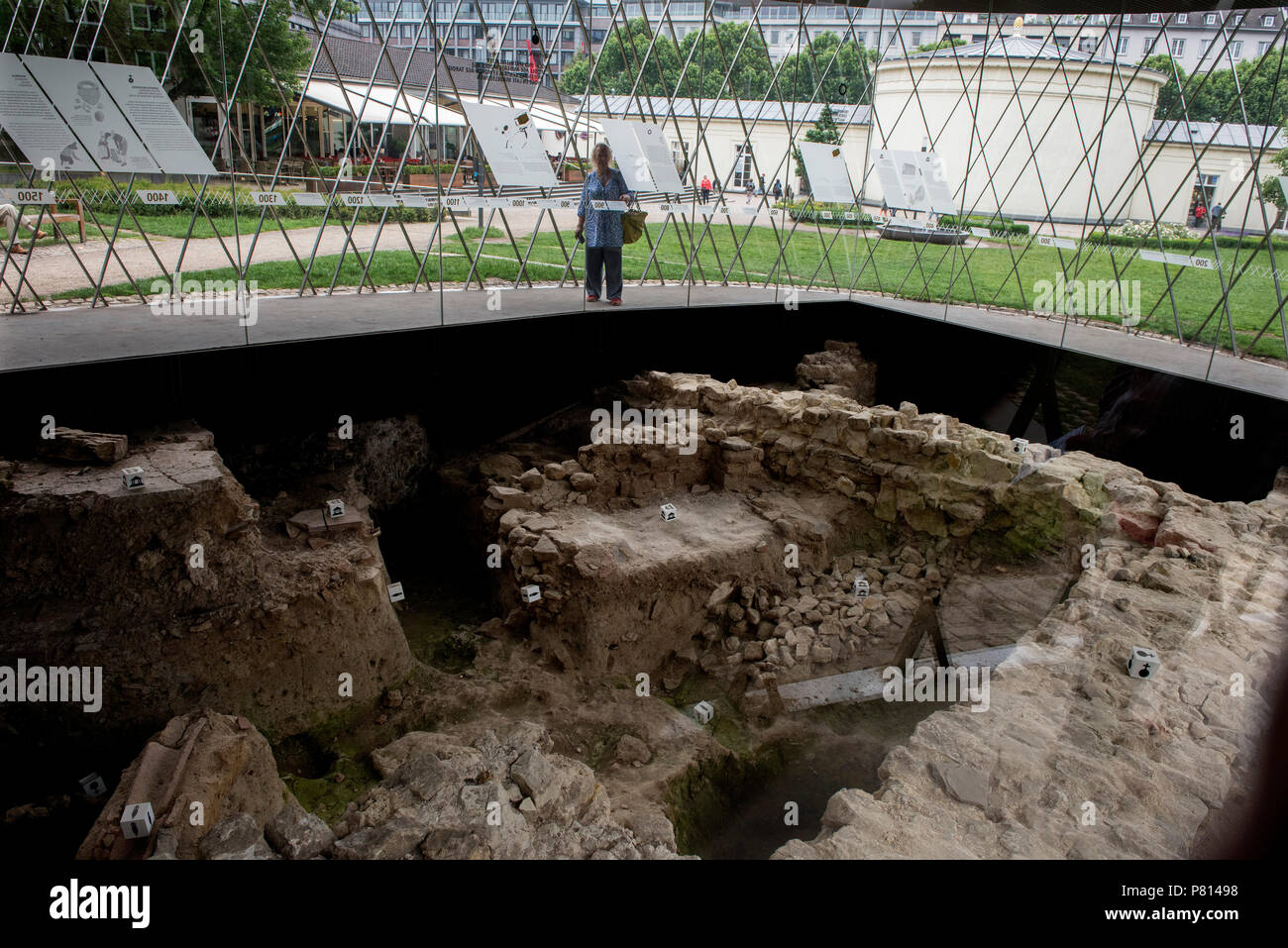 Aachen Germania Giugno 2018 n numerosi, limitata area-lavoro di costruzione in passato, uno ha ripetutamente venire attraverso le tracce dei precedenti periodi di costruzione Foto Stock