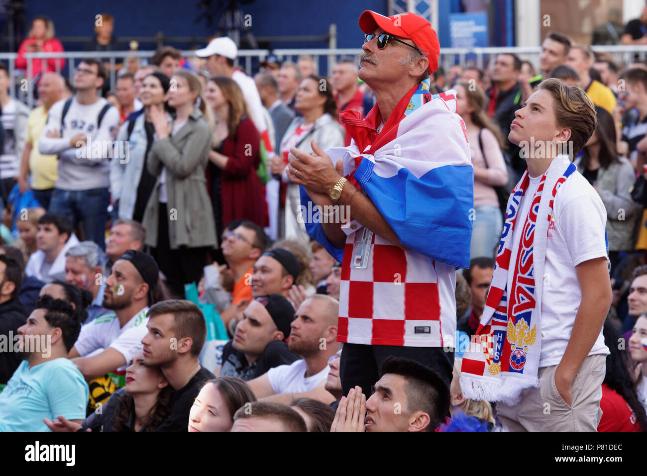 San Pietroburgo, Russia - Luglio 7, 2018: Croato i tifosi di calcio a FIFA Fan Fest a San Pietroburgo prima della quarterfinal match della Coppa del Mondo FIFA 201 Foto Stock