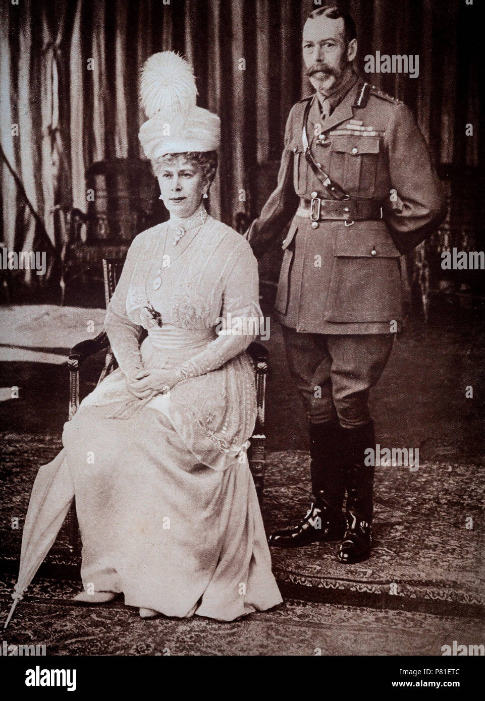 Un ritratto di Re Giorgio V e la regina Mary per il loro anniversario delle nozze d'argento il 6 luglio 1918. Foto Stock