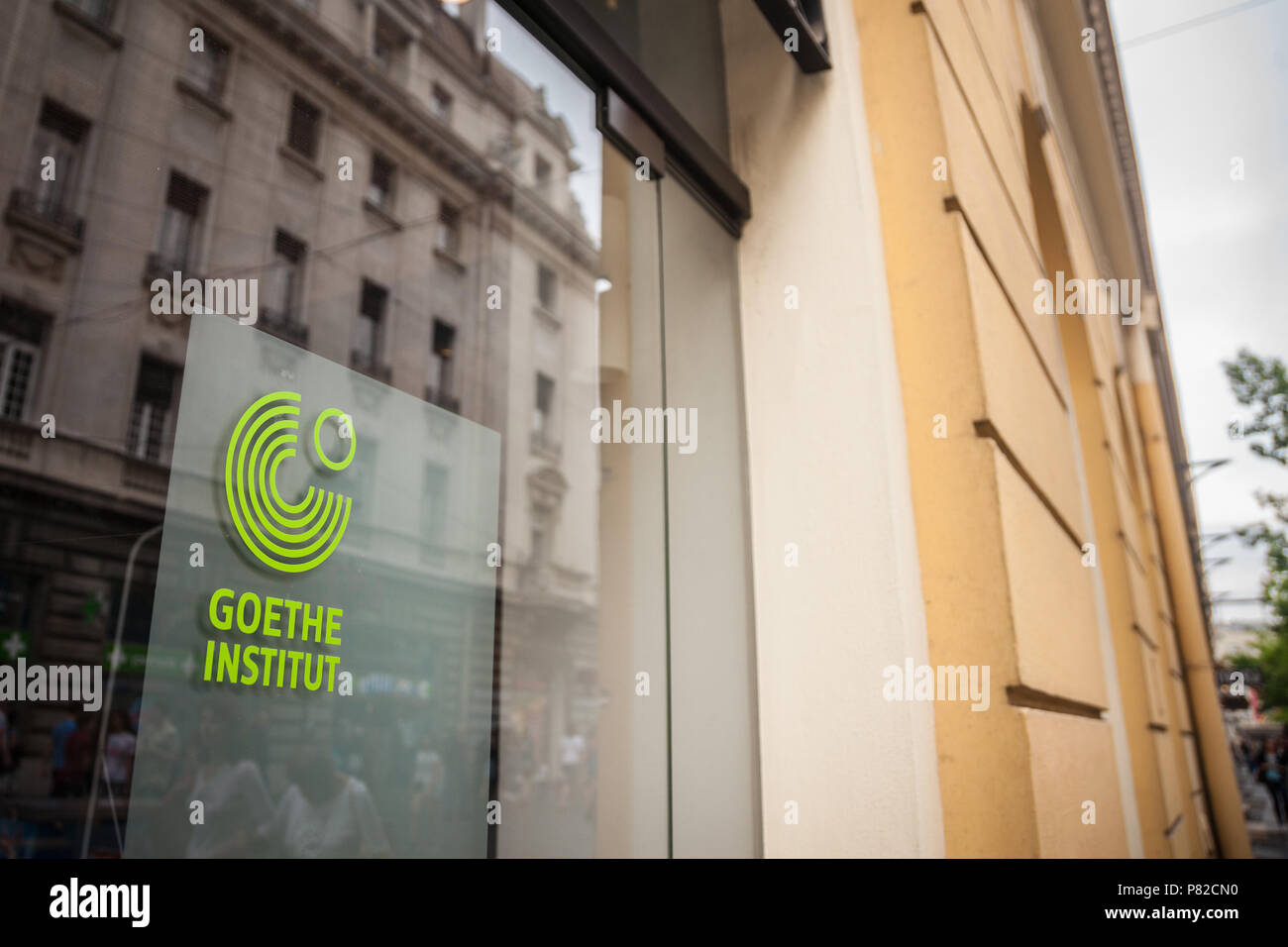 Belgrado, Serbia - luglio 7, 2018: il Logo di Belgrado il Goethe Institut nella strada principale della città. Goethe Institute è il centro culturale tedesco, Foto Stock