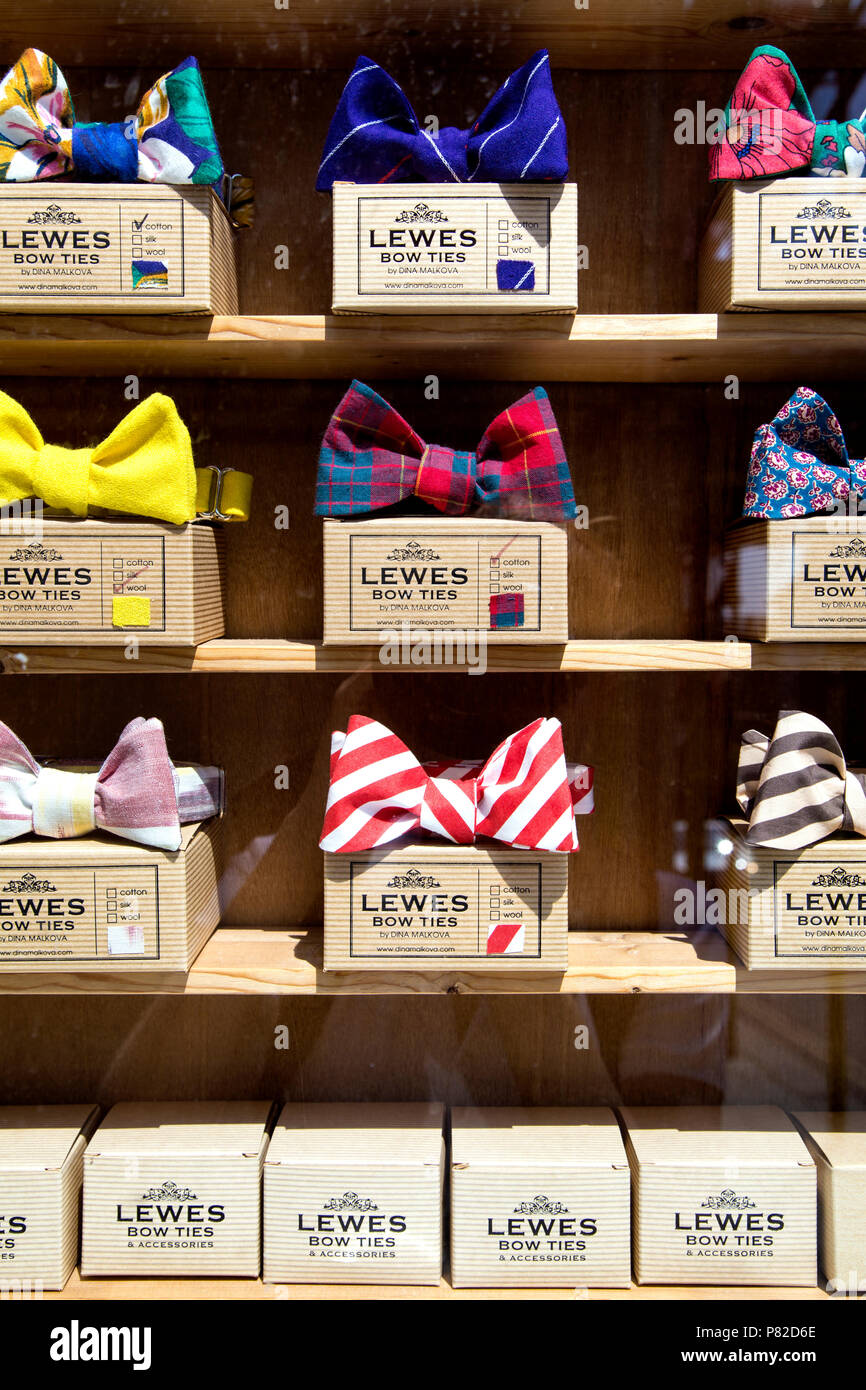 Divertente e giocoso cravatte sul display di Lewes, Regno Unito Foto Stock