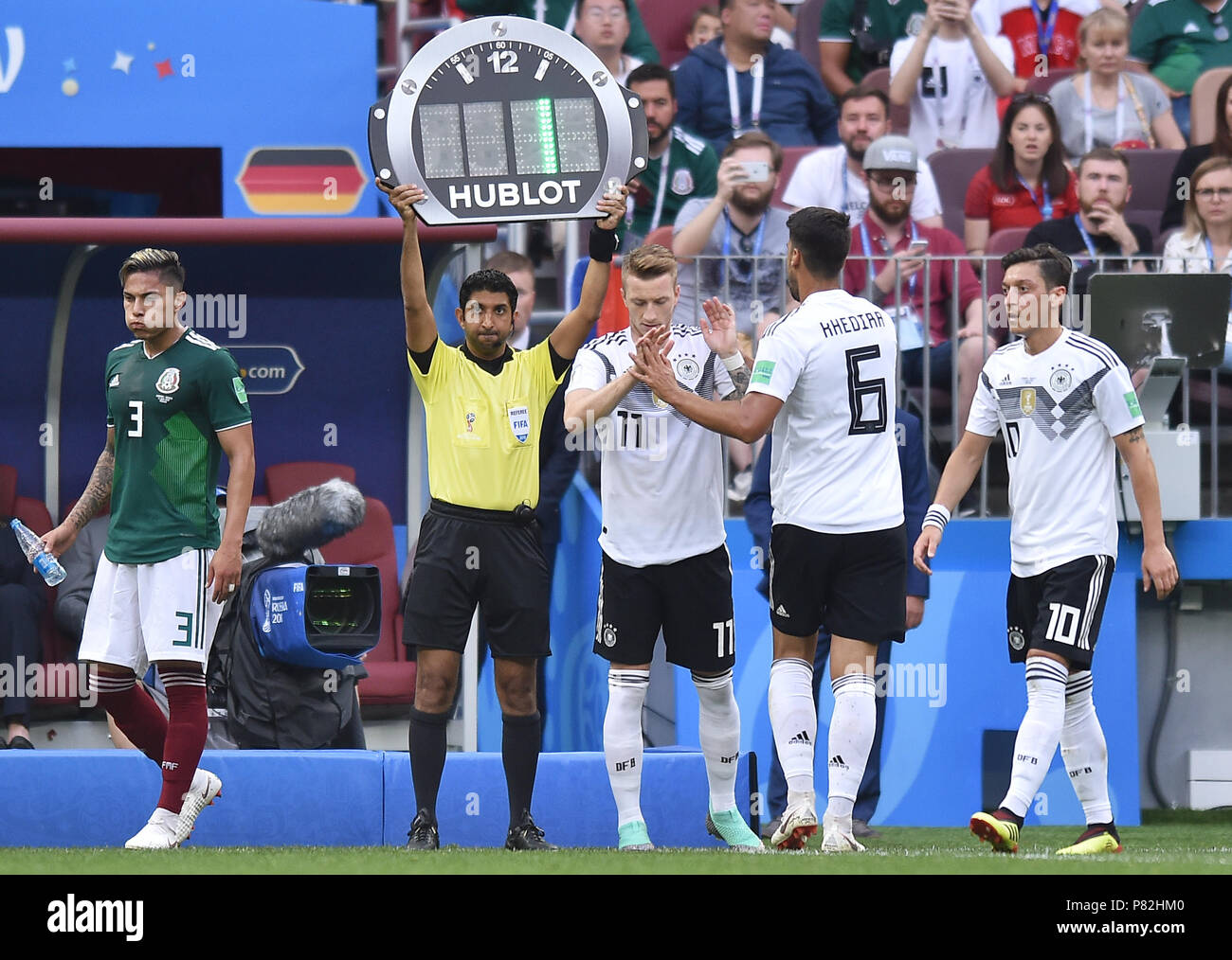 Mosca, Russia - 17 giugno: Marco Reus della Germania il giocatore cambia Sami Khedira della Germania durante il 2018 FIFA World Cup Russia gruppo F match tra Germania e Messico a Luzhniki Stadium il 17 giugno 2018 a Mosca, in Russia. (Foto di Lukasz Laskowski/PressFocus/MB Media) Foto Stock