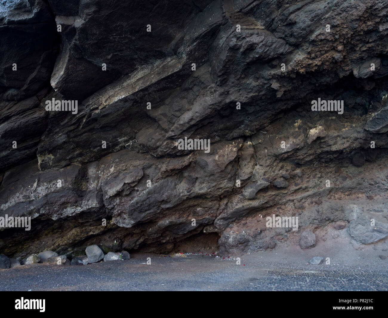 Tenerife, Candelaria - Grotta Grotta o chiesa con il santuario della Vergine di Candelaria, statua recuperati dal mare . Foto Stock