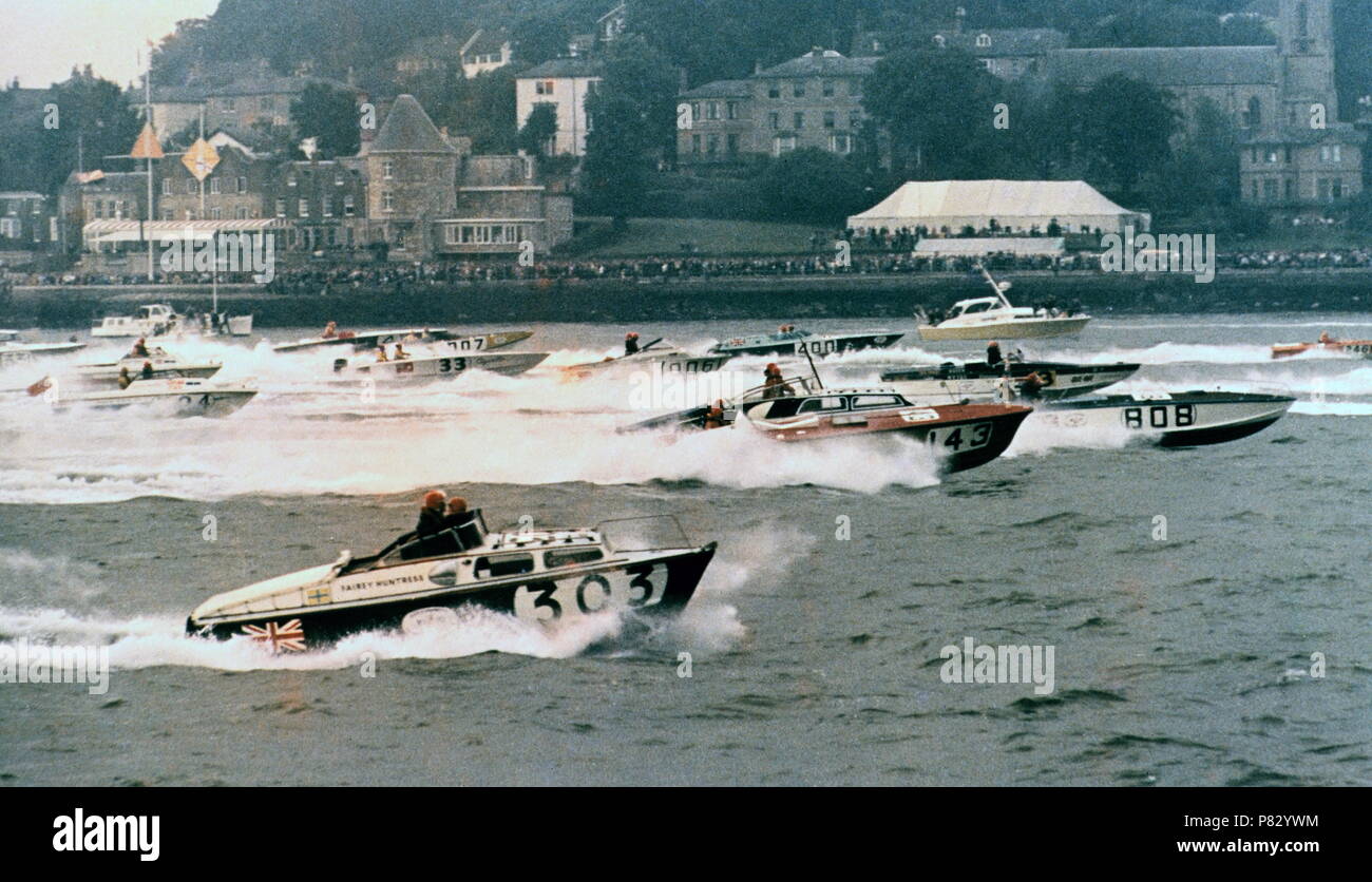 AJAXNETPHOTO. 23RD agosto, 1970. COWES, Inghilterra - Offshore Powerboat Race - inizio del 1970 COWES-TORQUAY-COWES Offshore Powerboat Race. Foto:JONATHAN EASTLAND/AJAX REF:C357018 8 D 47 Foto Stock