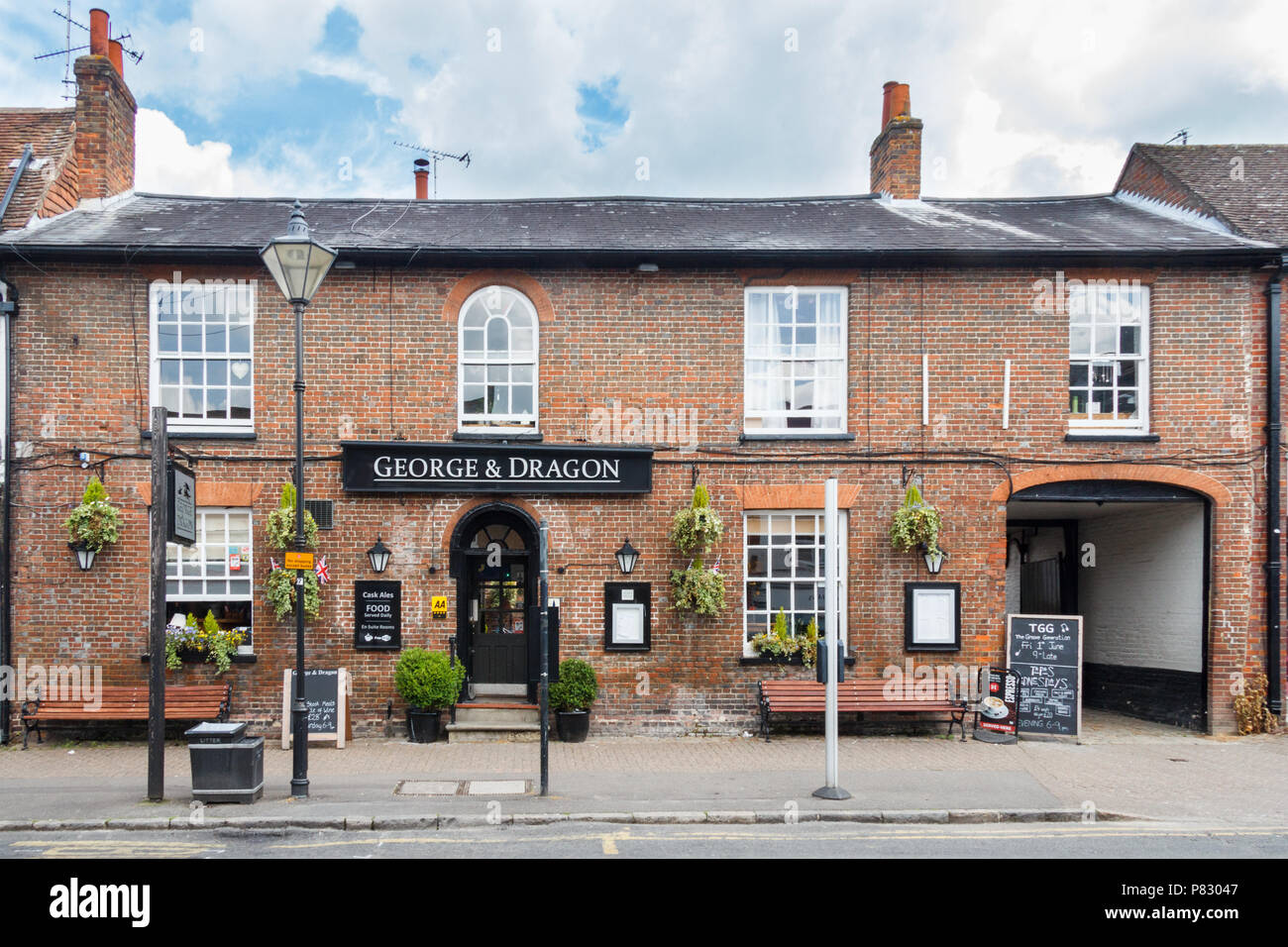 Princes Risborough, Inghilterra-3a giugno 2018: Il George and Dragon public house. Questo è uno dei numerosi pub della città. Foto Stock