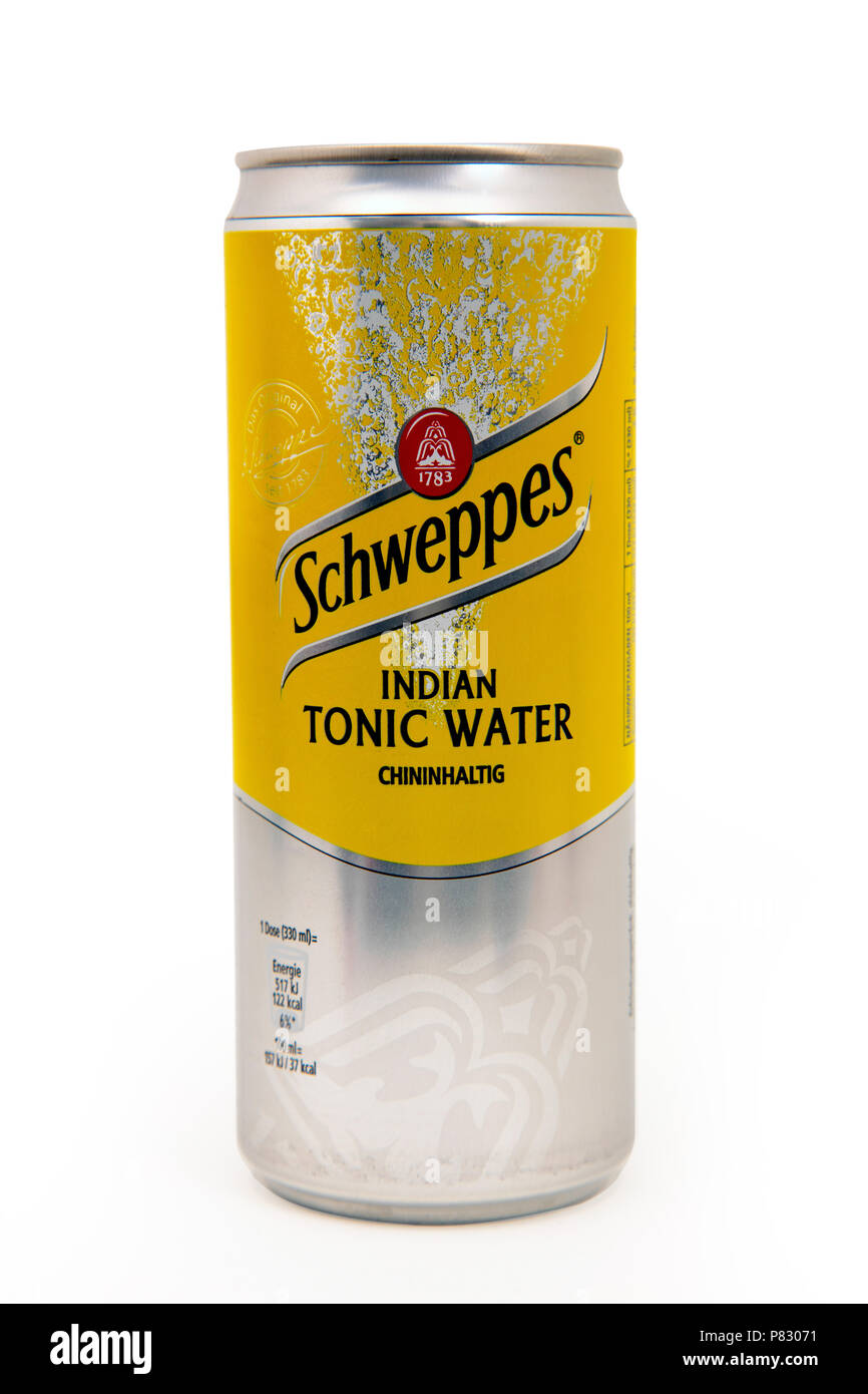 HUETTENBERG, Germania: Giugno 2018: Foto di Indian Tonic acqua può bevande gassate fatte da Schweppes. Foto Stock