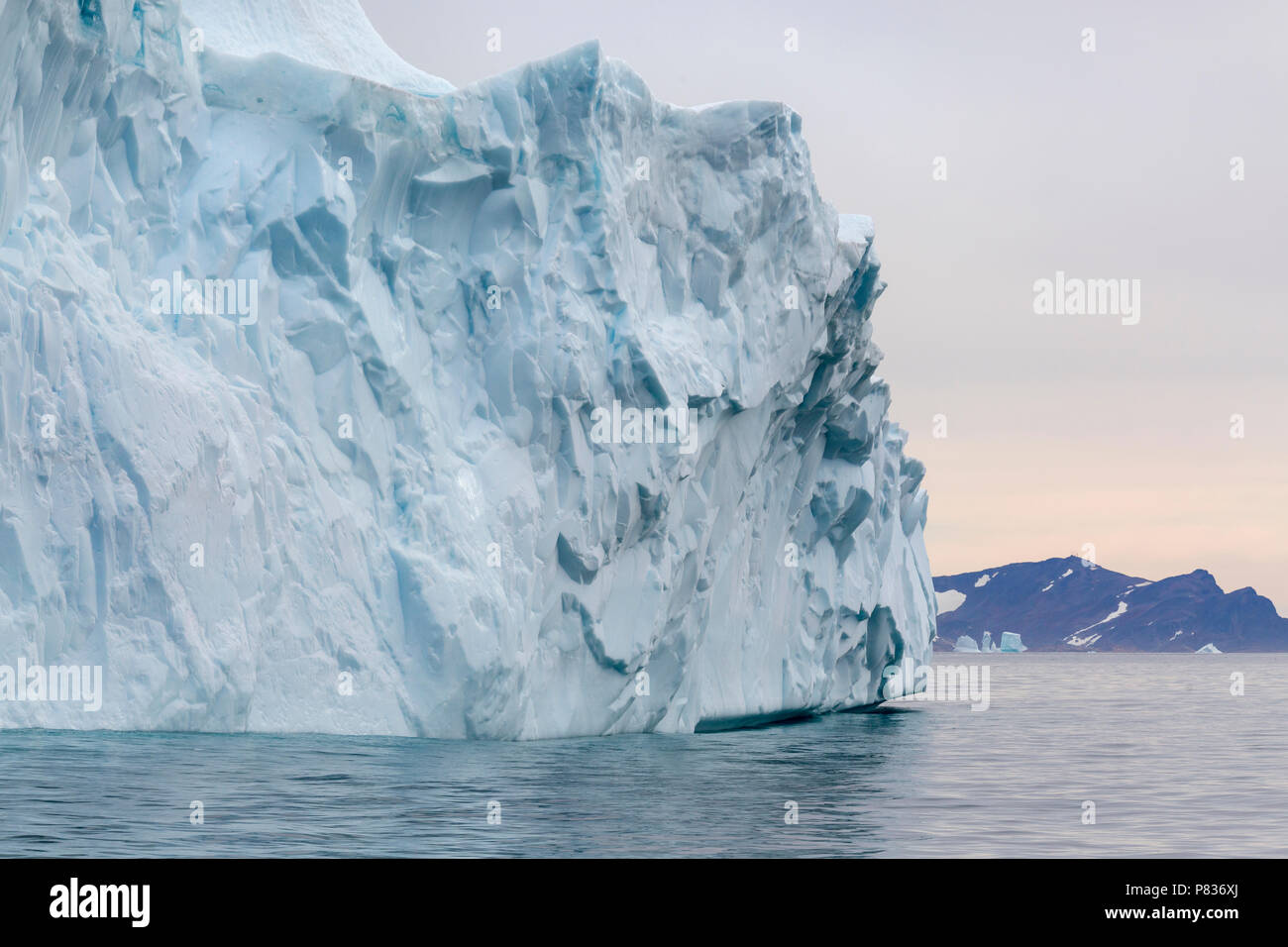 Groenlandese iceberg a largo della costa orientale della Groenlandia Foto Stock