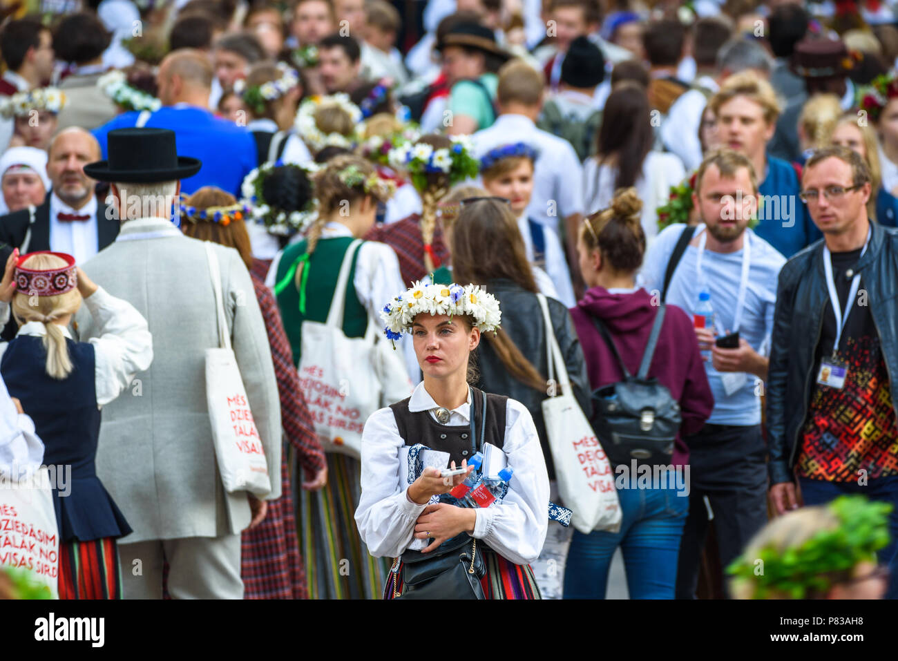 Riga, Lettonia. 8 luglio 2018. 08.07.2018. RIGA, Lettonia. Concerto di chiusura 'seguendo il percorso stellato' durante la canzone e ballo celebrazione. Credito: Gints Ivuskans/Alamy Live News Foto Stock