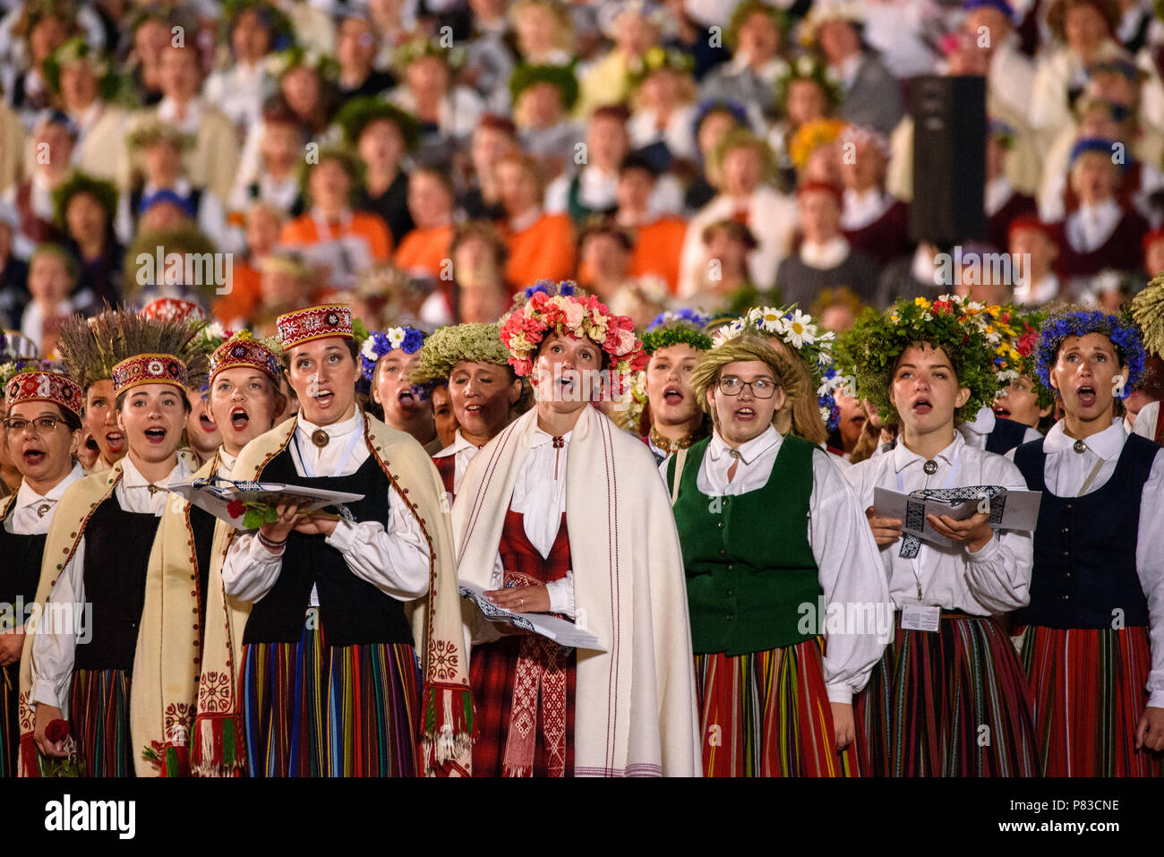 Riga, Lettonia. 8 luglio 2018. 08.07.2018. RIGA, Lettonia. Concerto di chiusura 'seguendo il percorso stellato' durante la canzone e ballo celebrazione. Credito: Gints Ivuskans/Alamy Live News Foto Stock