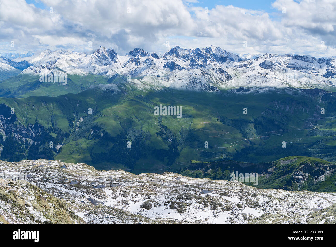 Alpi natura paesaggio con montagne e neve in Francia Foto Stock