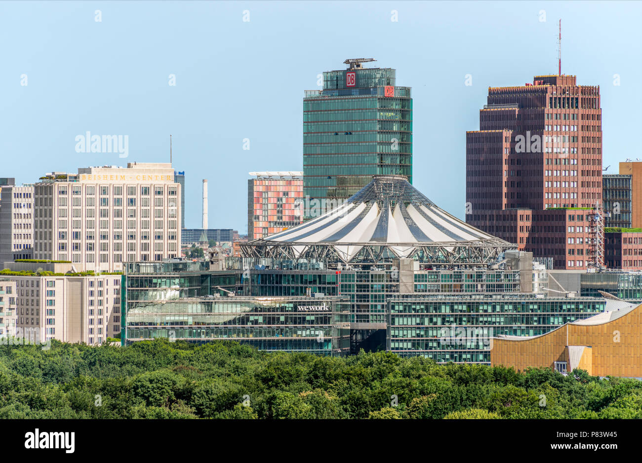 Vista a distanza del Sony Centre a Potsdamer Platz, Berlino, Germania Foto Stock