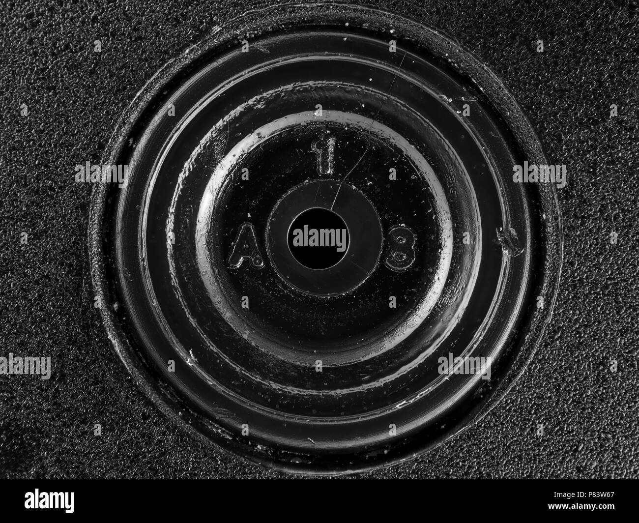 Extreme macro shot (micrografia) di un deodorante in plastica ugello di spruzzo Foto Stock