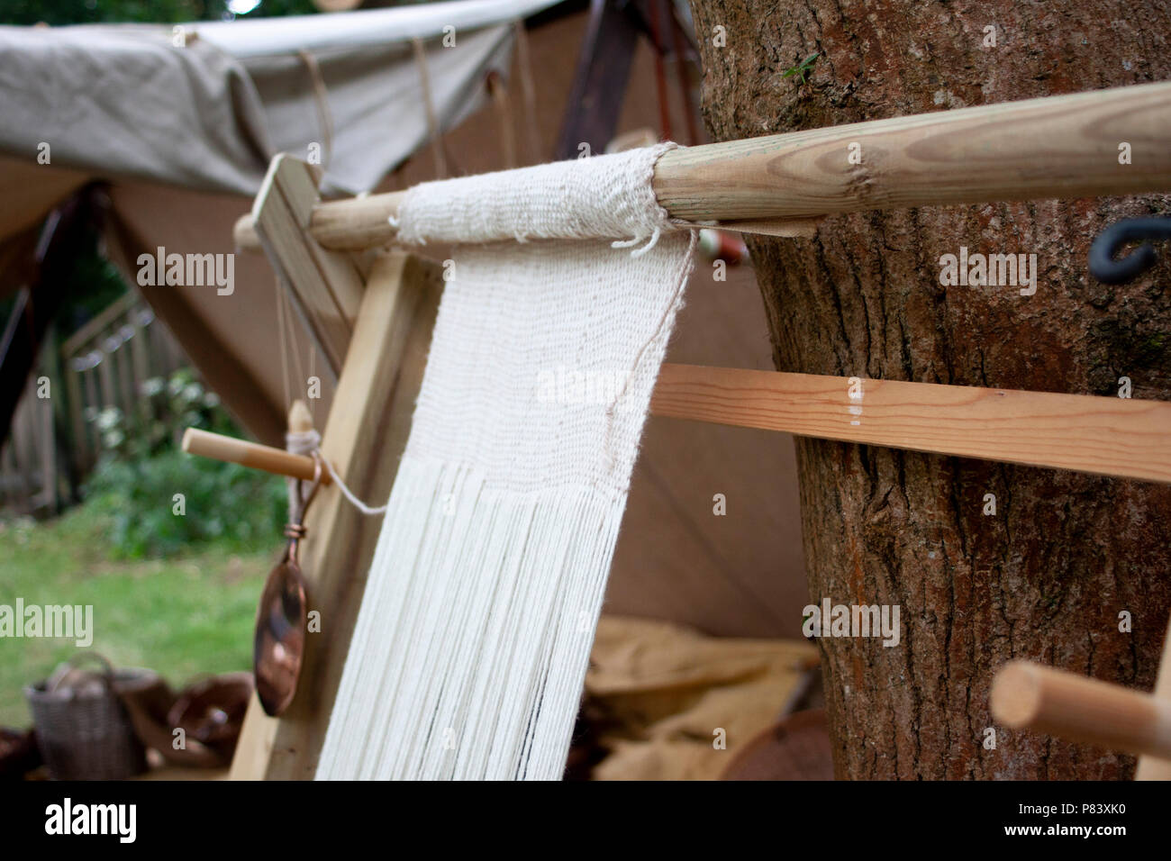 Tradizionale o medievale viking panno telaio di tessitura Foto Stock