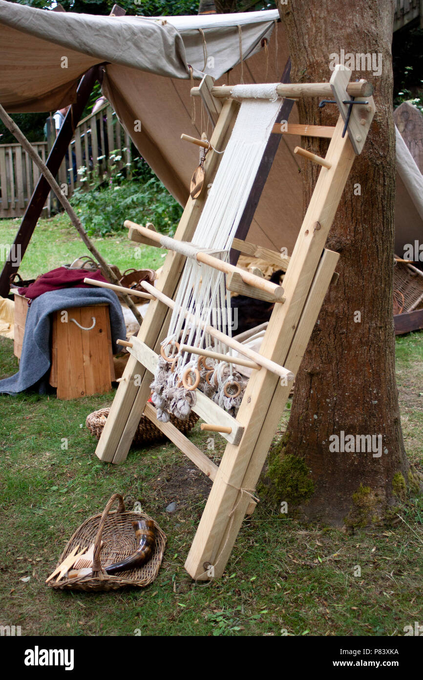 Tradizionale o medievale viking panno telaio di tessitura Foto Stock