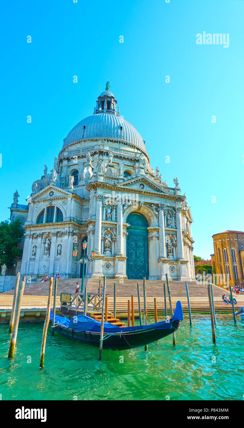 Angolazione della chiesa di Santa Maria della Salute, a Venezia, Italia Foto Stock