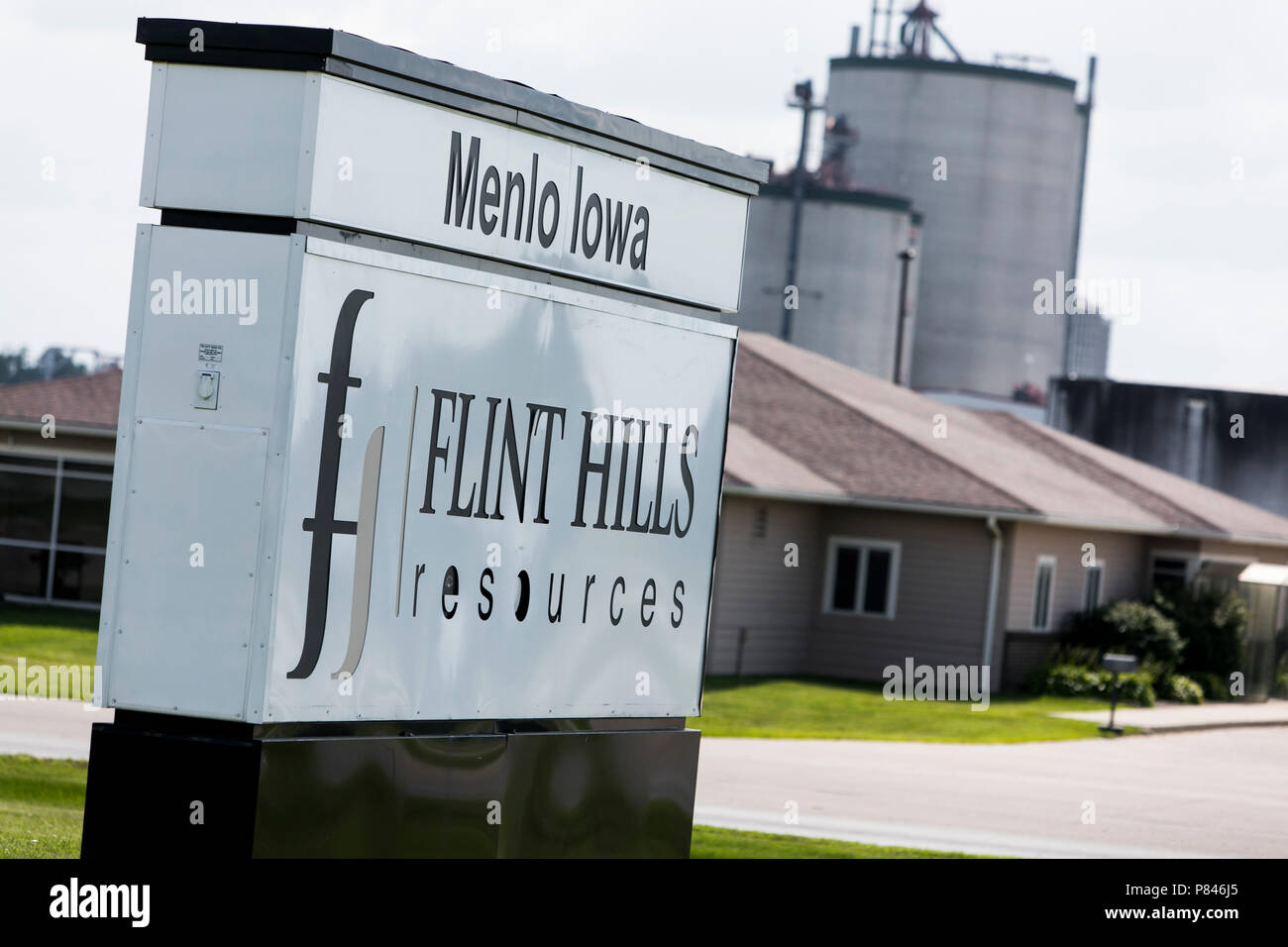 Un segno del logo al di fuori di una struttura occupata dalle colline di pietra focaia Risorse in Menlo, Iowa, il 30 giugno 2018. Foto Stock