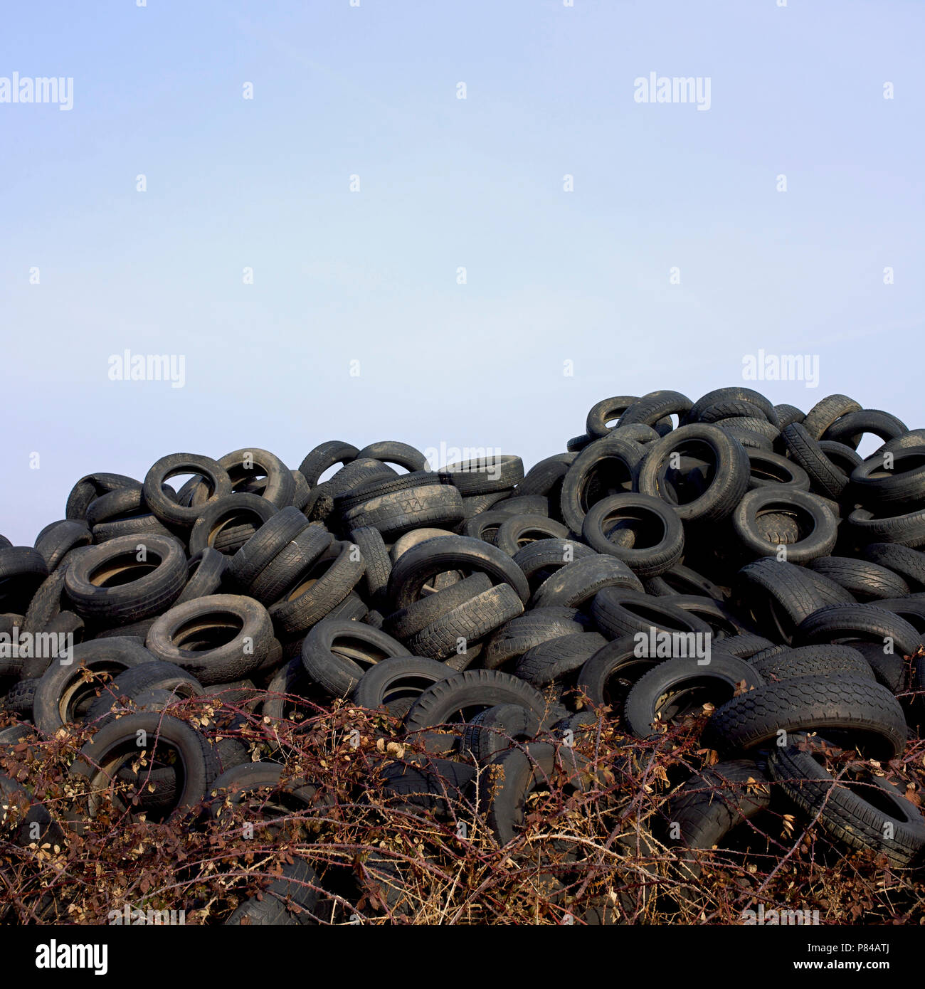 Pila di gomme, Auvergne, Francia Foto Stock