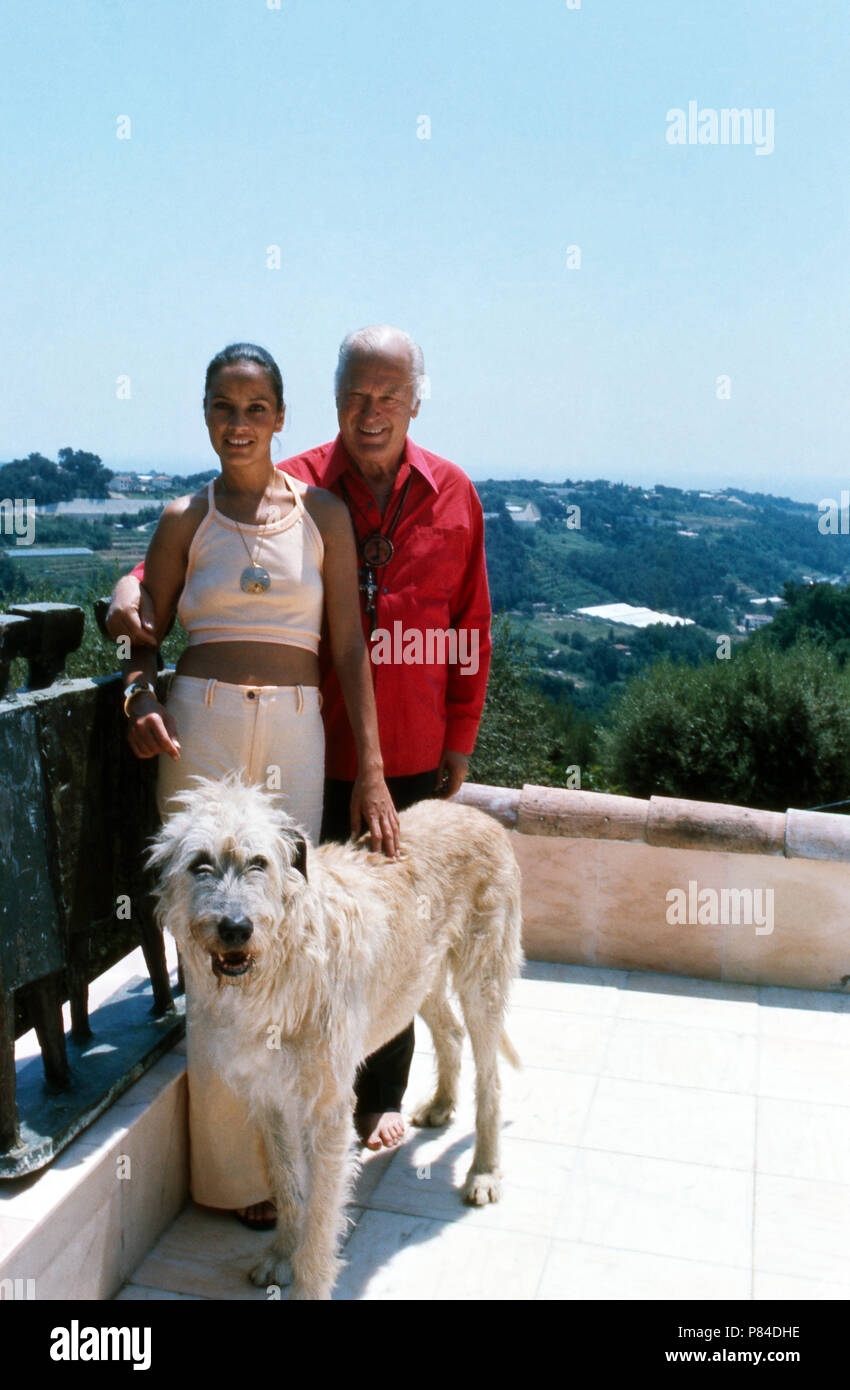 Schauspieler Curd Jürgens mit Ehefrau Margie im Sommerurlaub in Saint Paul de Vence, Frankreich 1978. Attore Juergens cagliata con sua moglie Margie in vacanza estiva a Saint Paul de Vence, Francia 1978. Foto Stock