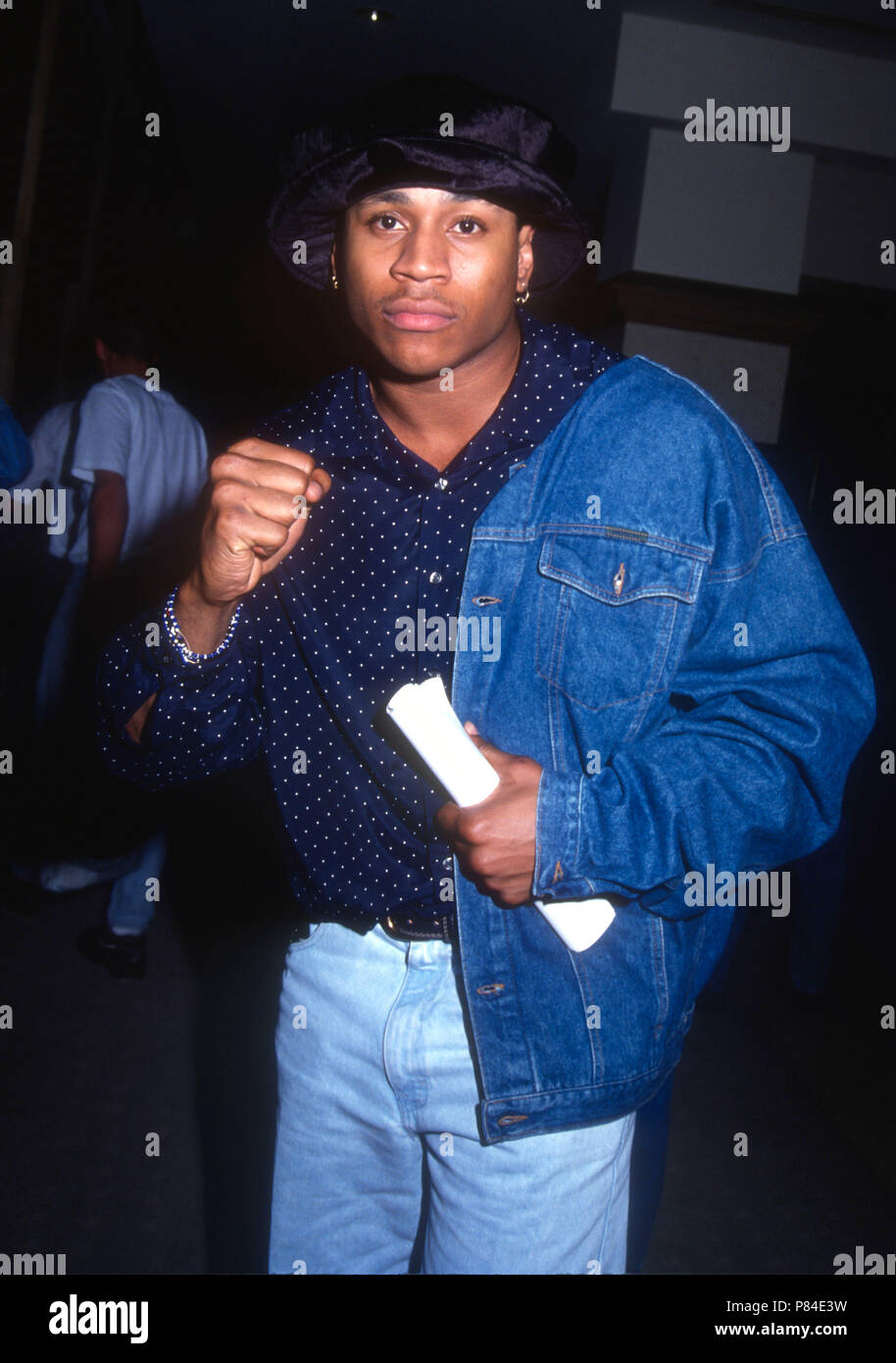 UNIVERSAL City, CA - febbraio 15: Rapper/attore LL Cool J avvistamento su Febbraio 15, 1992 a Universal Sheraton in città universale, California. Foto di Barry re/Alamy Stock Photo Foto Stock