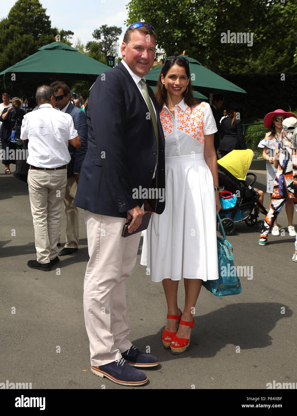 Sir Matthew Pinsent e Lady Demetra Pinsent il giorno sette dei campionati di Wimbledon al All England Lawn Tennis e Croquet Club, Wimbledon. Foto Stock