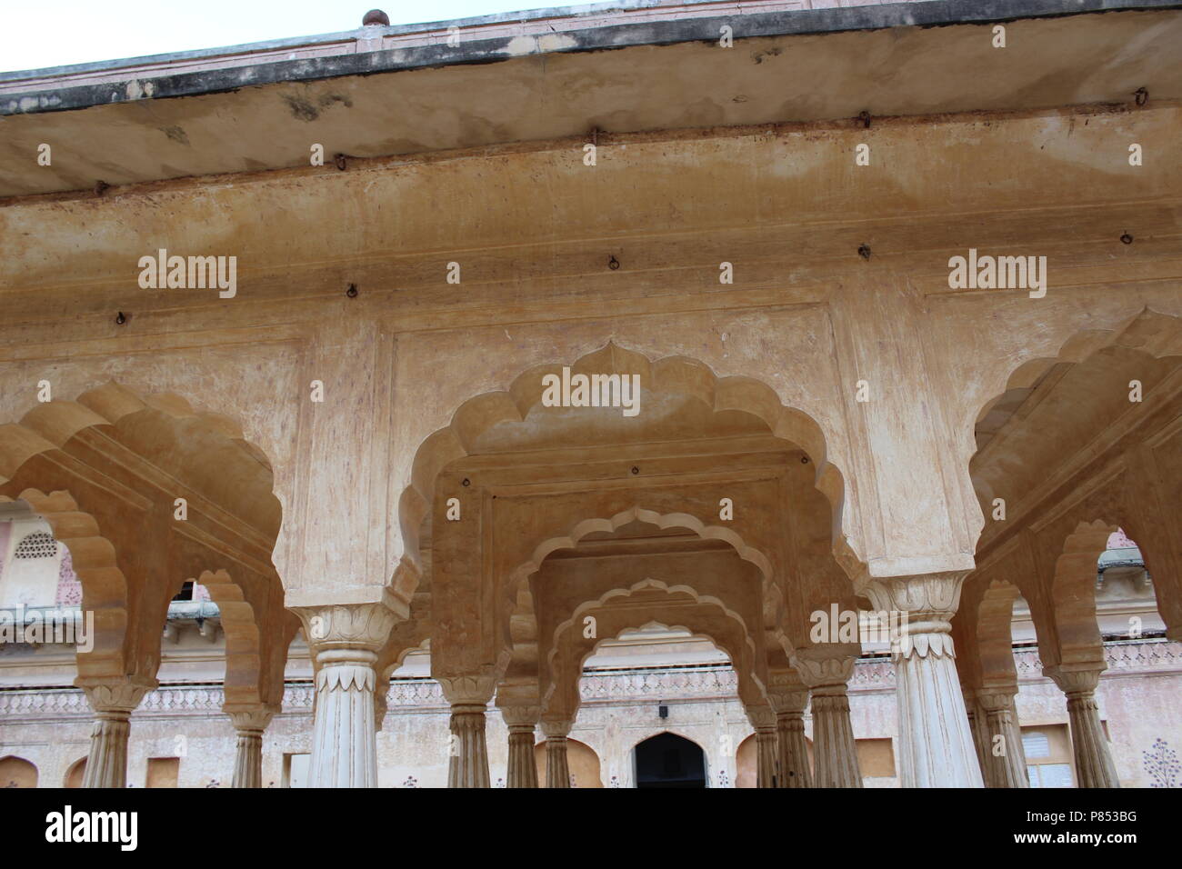 Diwan- E- Aam è un palazzo delicato che può essere visto mentre si visita il Forte Amber. Foto Stock