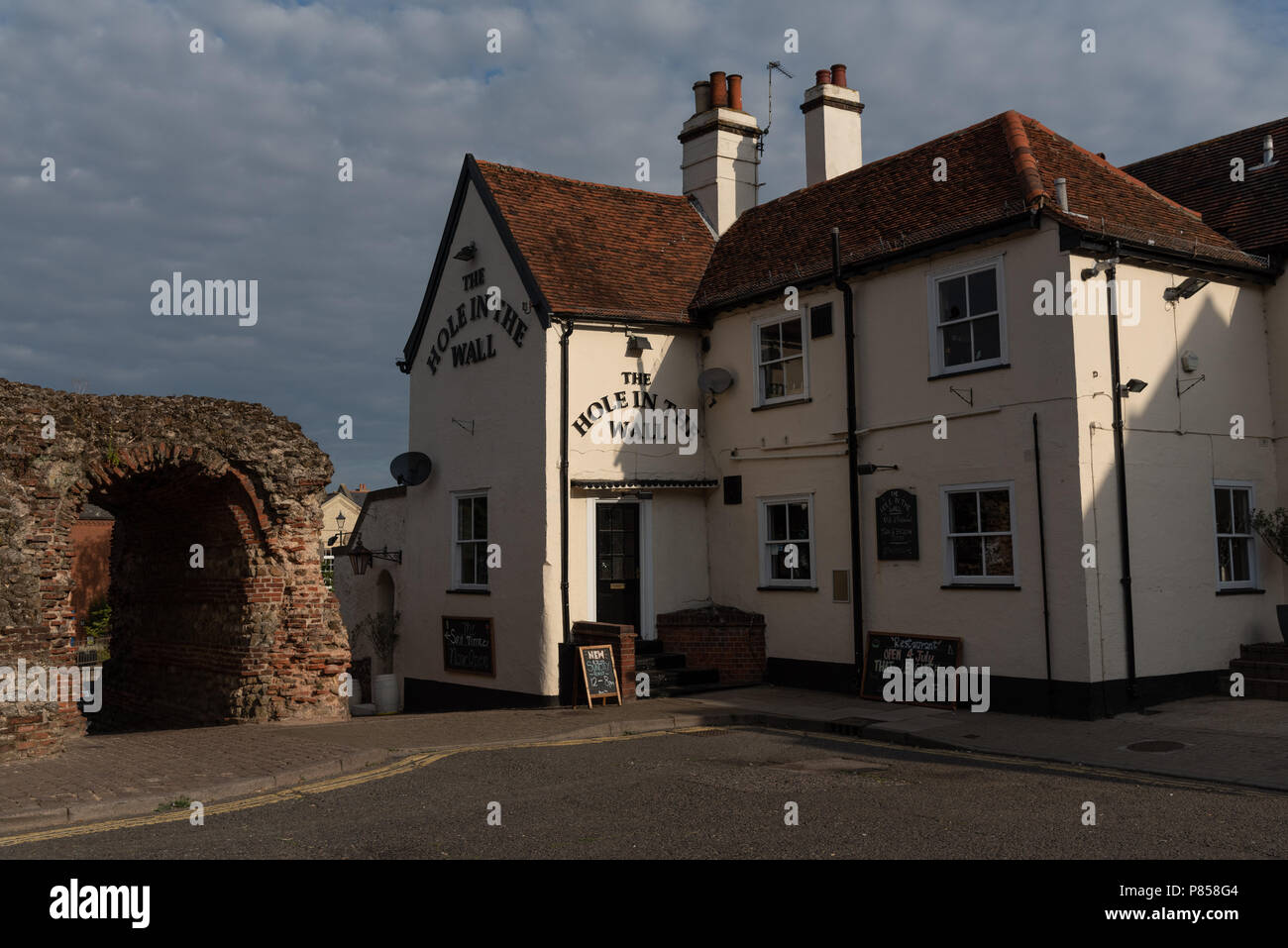 Il foro nella parete pub a Colchester. Foto Stock