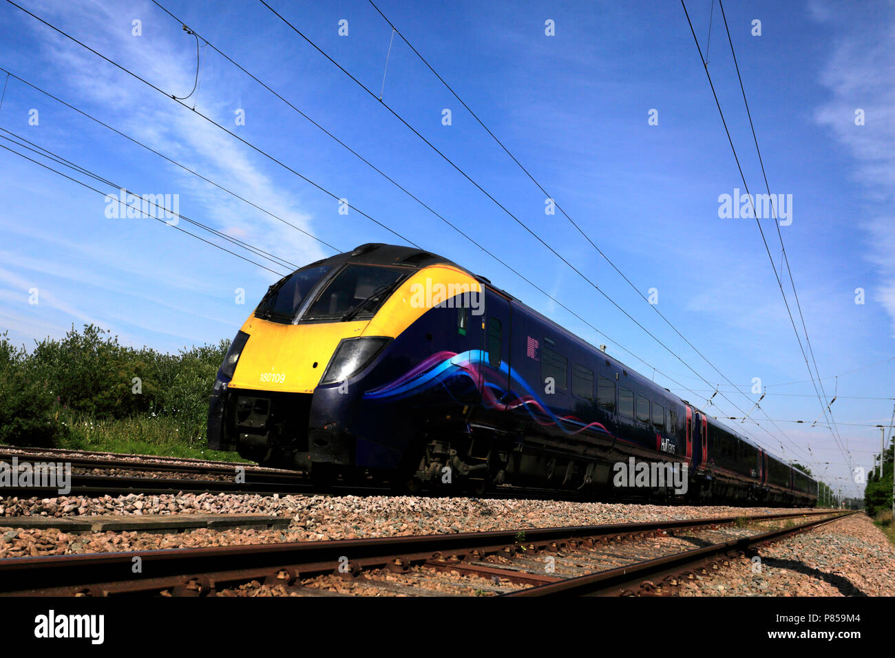 I treni di scafo 180109, East Coast Main Line Railway, Peterborough, CAMBRIDGESHIRE, England, Regno Unito Foto Stock