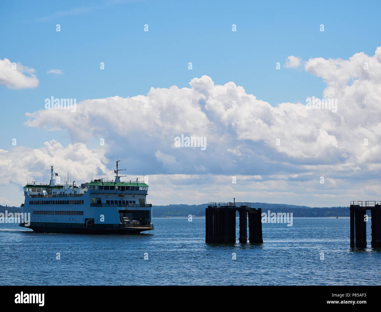 PORT TOWNSEND, WASHINGTON-Giugno 26, 2018: il Washington State Ferry Salish si avvicina al terminal di Port Townsend Foto Stock