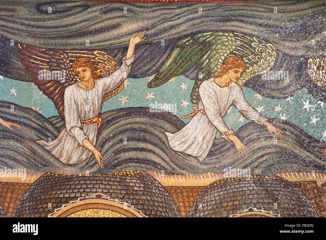 Due angeli - dettaglio dei mosaici Burne-Jones - San Paolo entro le mura - Roma Foto Stock