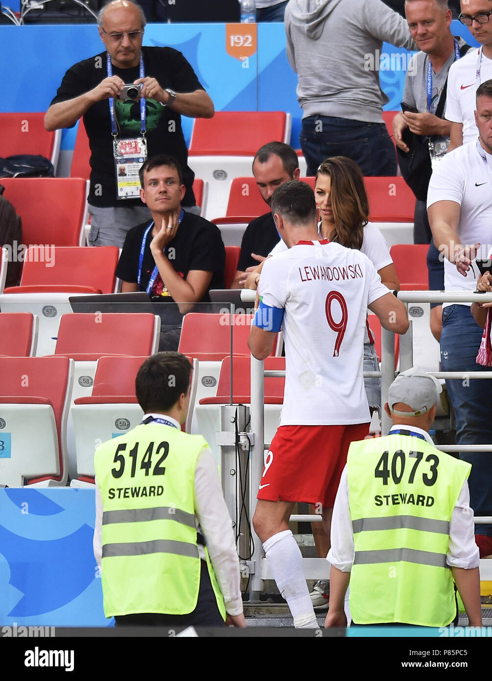 Mosca, Russia - 19 giugno: Robert Lewandowski della Polonia dopo la partita con la moglie Anna Lewandowska durante il 2018 FIFA World Cup Russia group H match tra la Polonia e il Senegal a Spartak Stadium il 19 giugno 2018 a Mosca, in Russia. (Foto di Lukasz Laskowski/PressFocus/MB Media) Foto Stock