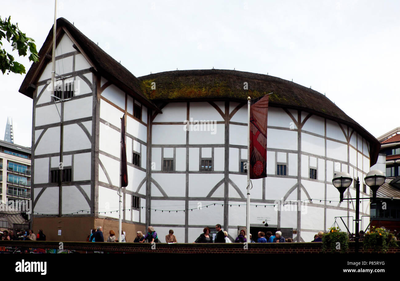 Shakespeare Globe Theatre sulla riva sud del fiume Tamigi nel territorio a sud di Londra Foto Stock