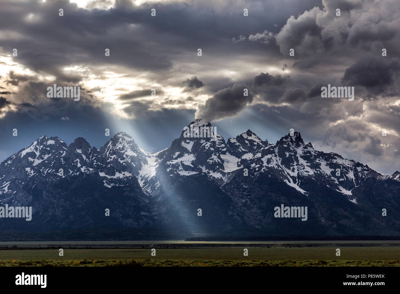 WY02754-00...WYOMING - Storm nuvole sopra la gamma Teton nel Parco Nazionale di Grand Teton. Foto Stock