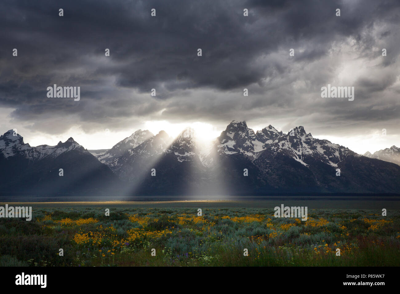 WY02756-00...WYOMING - Storm nuvole sopra la gamma Teton nel Parco Nazionale di Grand Teton. Foto Stock