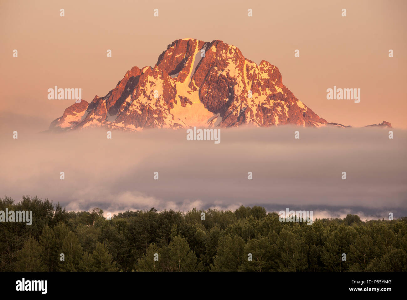 WY02782-00...WYOMING - Alba sul Monte Moran nel Parco Nazionale di Grand Teton. Foto Stock