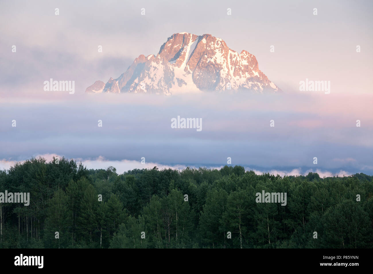 WY02783-00...WYOMING - Alba sul Monte Moran nel Parco Nazionale di Grand Teton. Foto Stock
