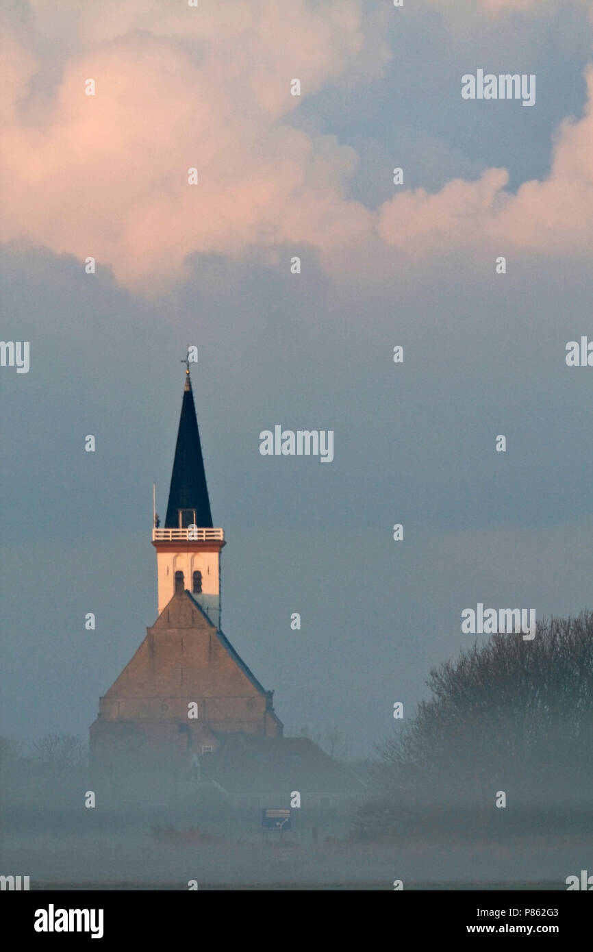 Kerkje van den Hoorn op Texel in ochtendlicht Nederland, Chiesa di Den Hoorn su Texel in morninglight Paesi Bassi Foto Stock